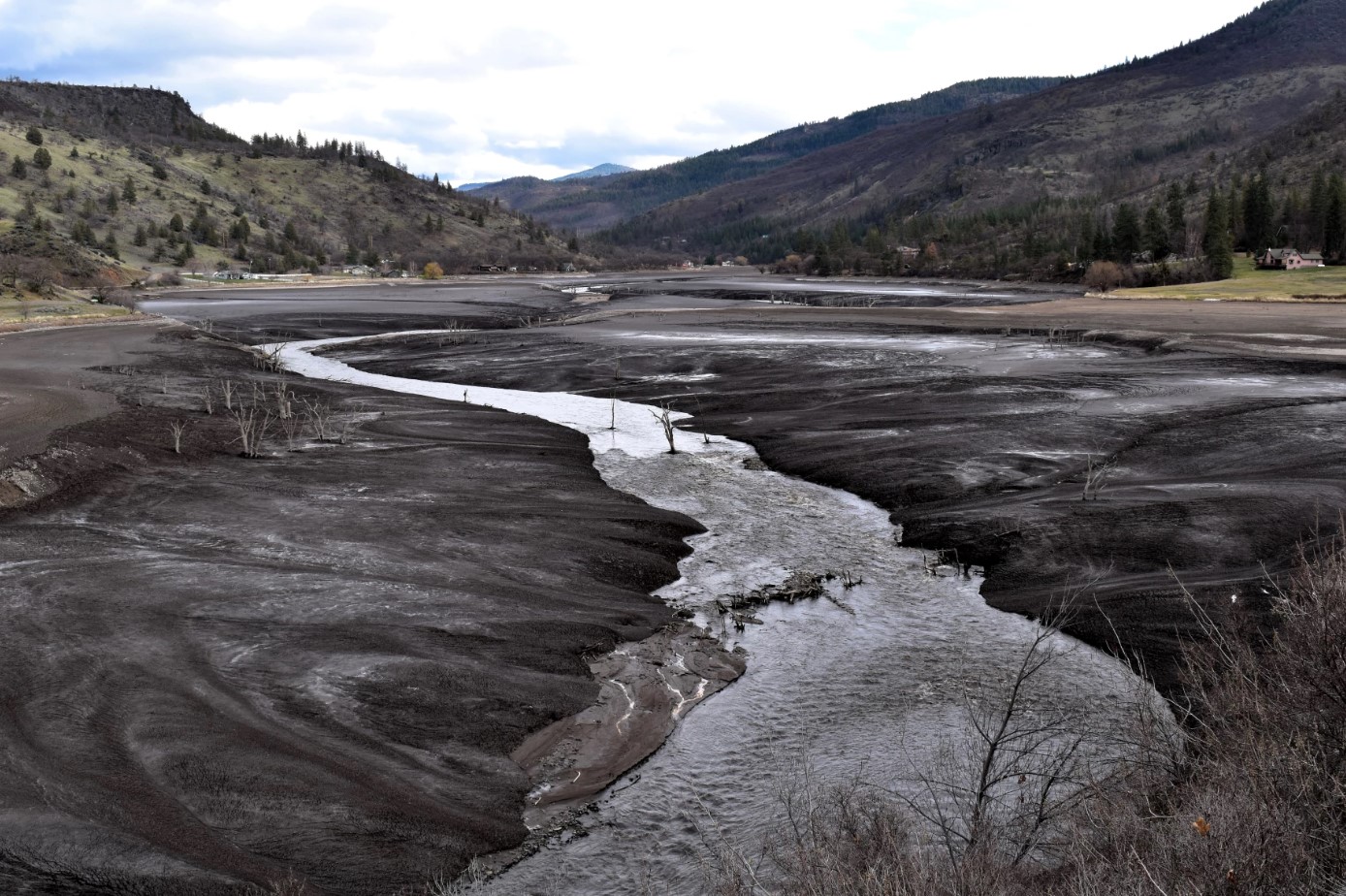The Klamath River carving through the bed of the former Copco Lake reservoir.