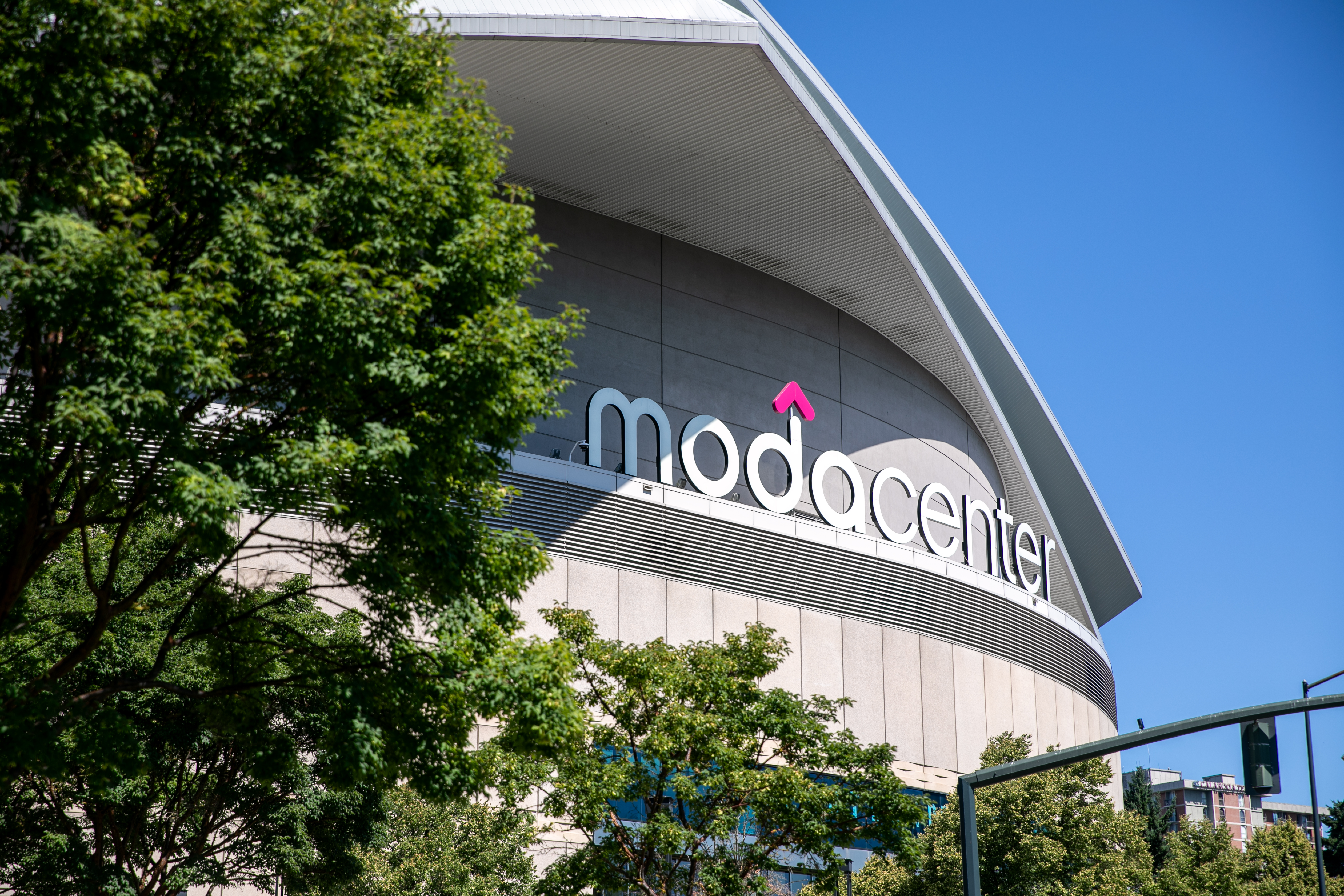 Oregon Democrats push plan to renovate Moda Center, woo new Blazers ...