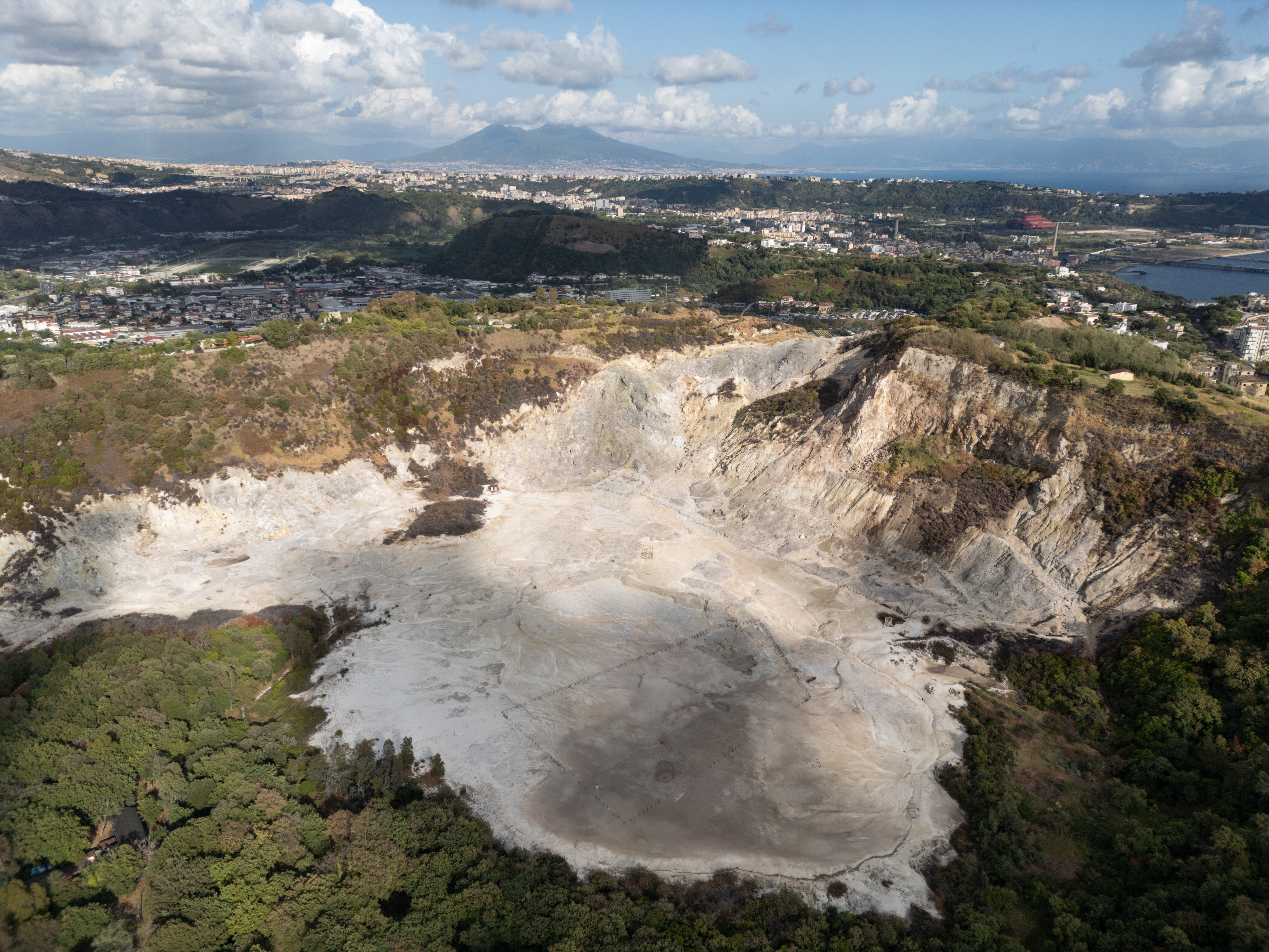 Italy's Campi Flegrei supervolcano is stirring. Could this seismic giant  soon erupt? - OPB