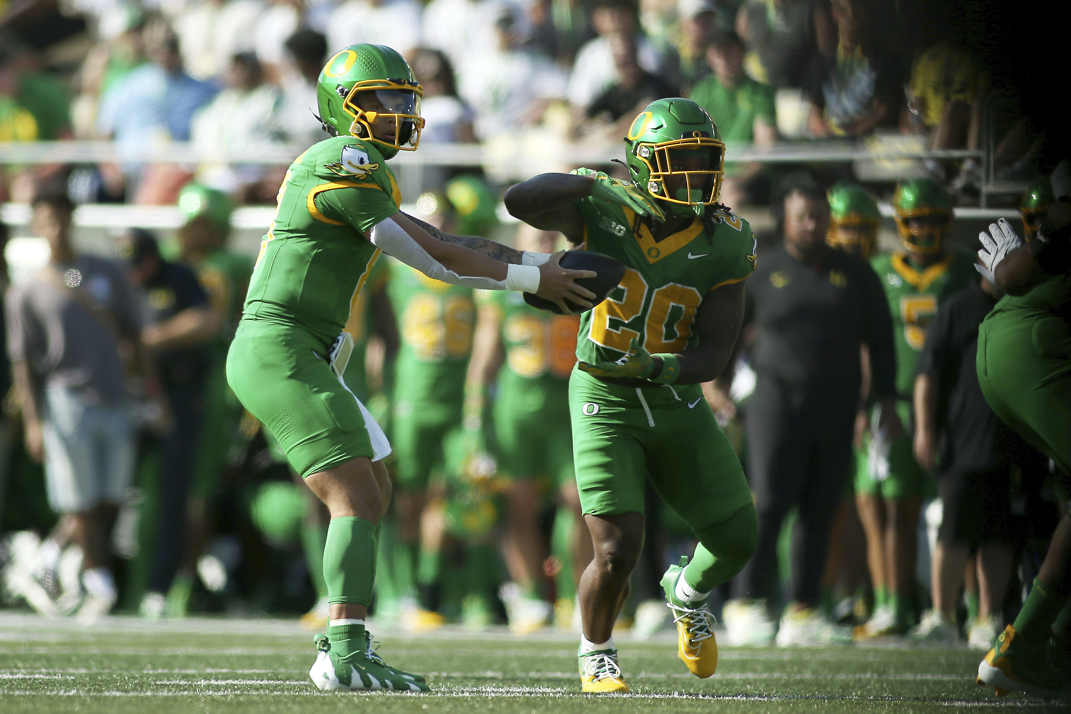 Top-ranked Oregon hosts No. 20 Illinois, Oregon State goes on the road to play  former Pac-12 foe, Cal - OPB