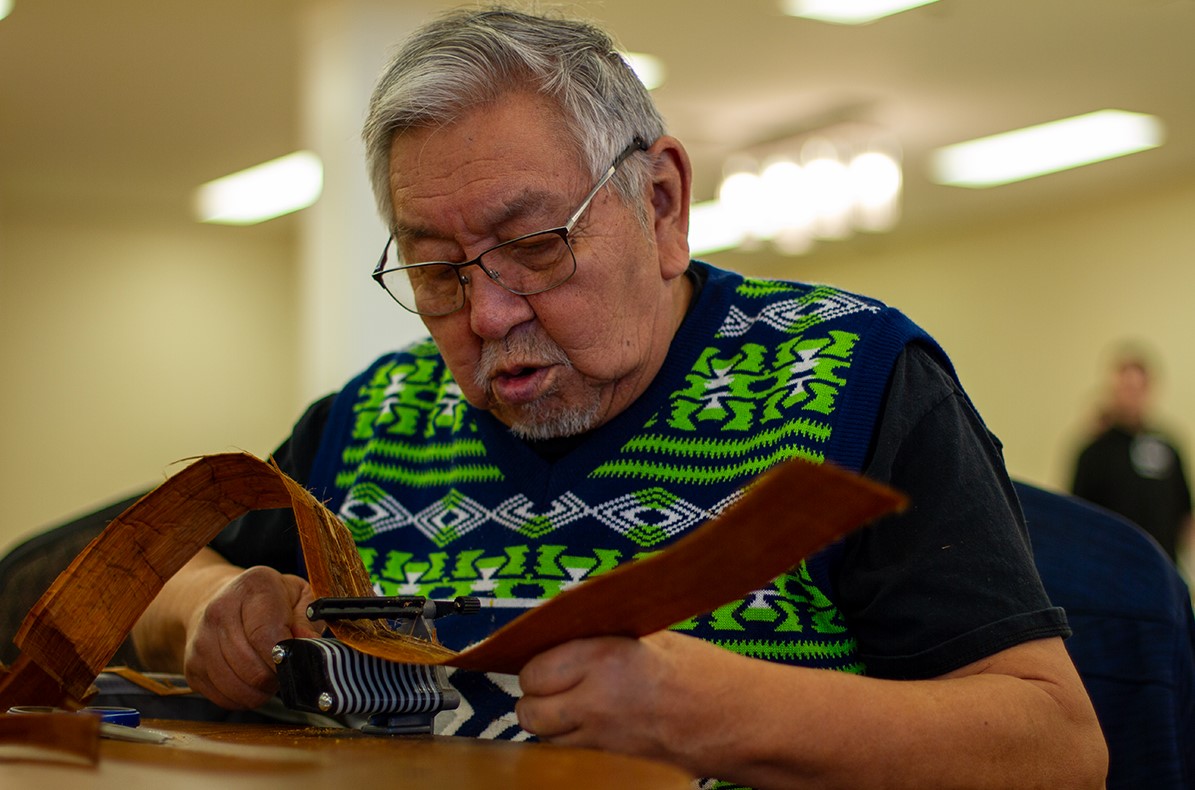 Indonesian Indigenous Weavers Festival 2005(中古品) First gathering of Native Weavers of Oregon keeps tradition alive
