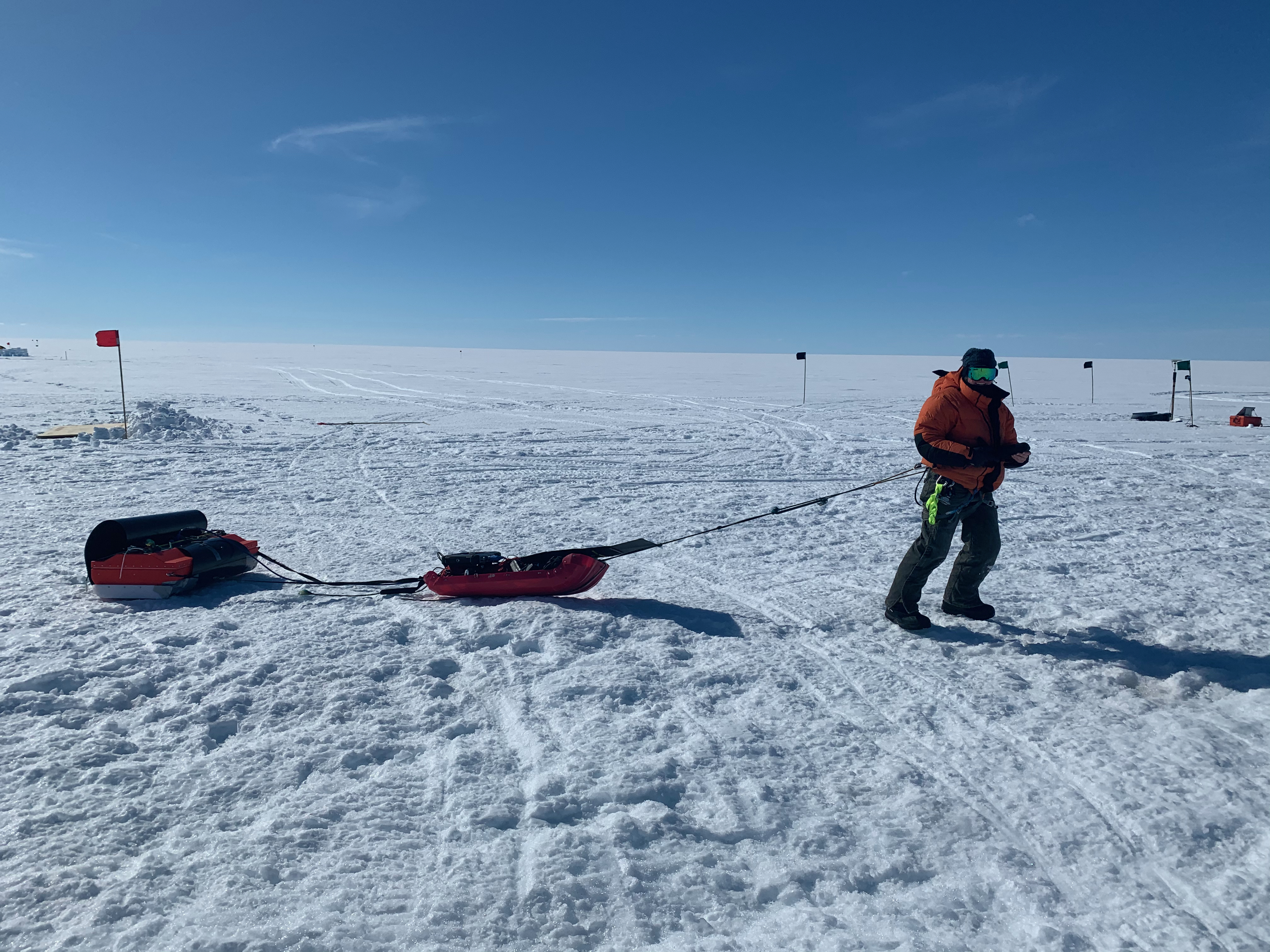 Oregon Eyalet Üniversitesi Buzulbilimci Erin Pettit, Antarktika'daki Thwaites Buzulu'nu inceliyor.
