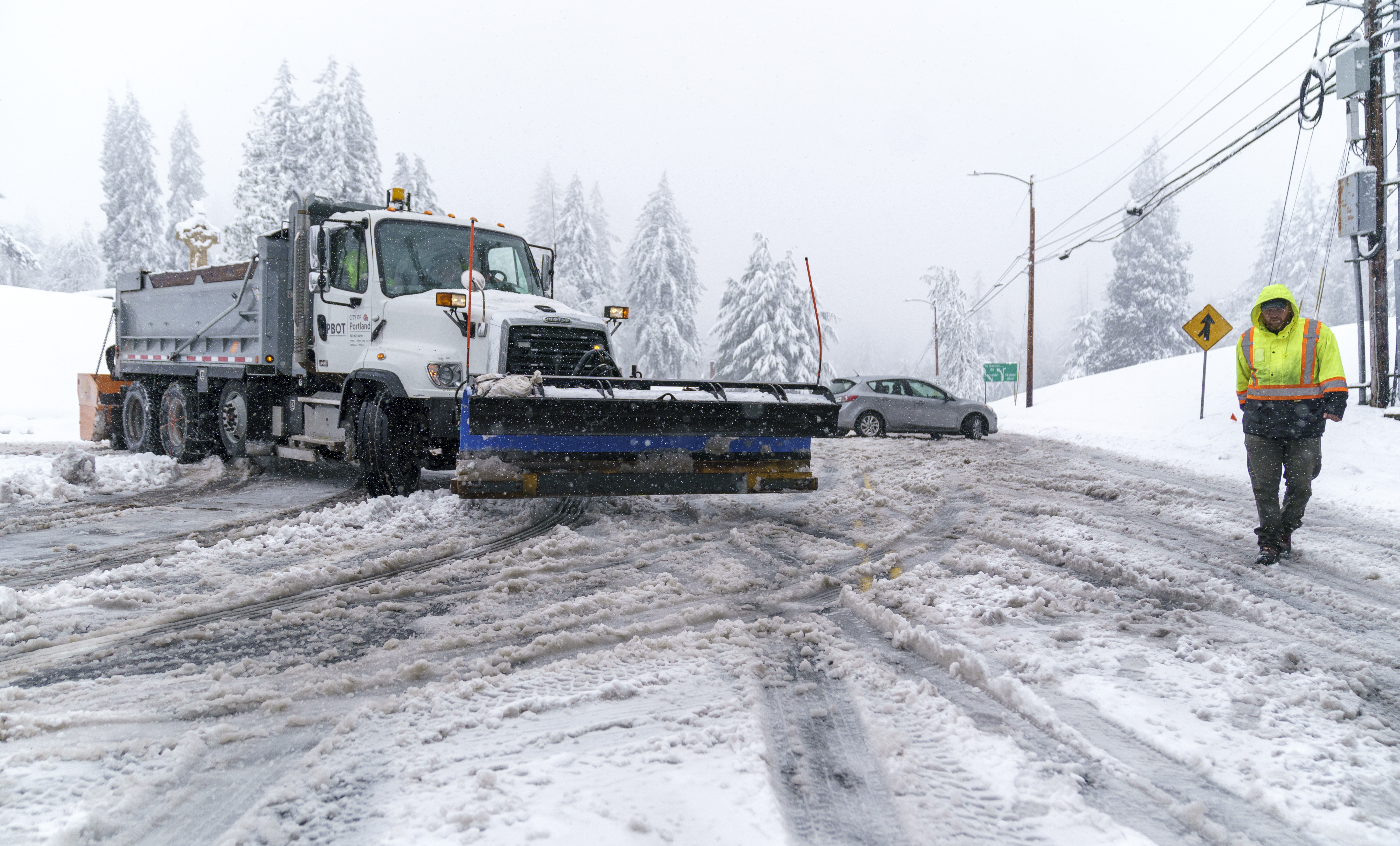 Oregon Cascades to see significant snow this weekend - OPB