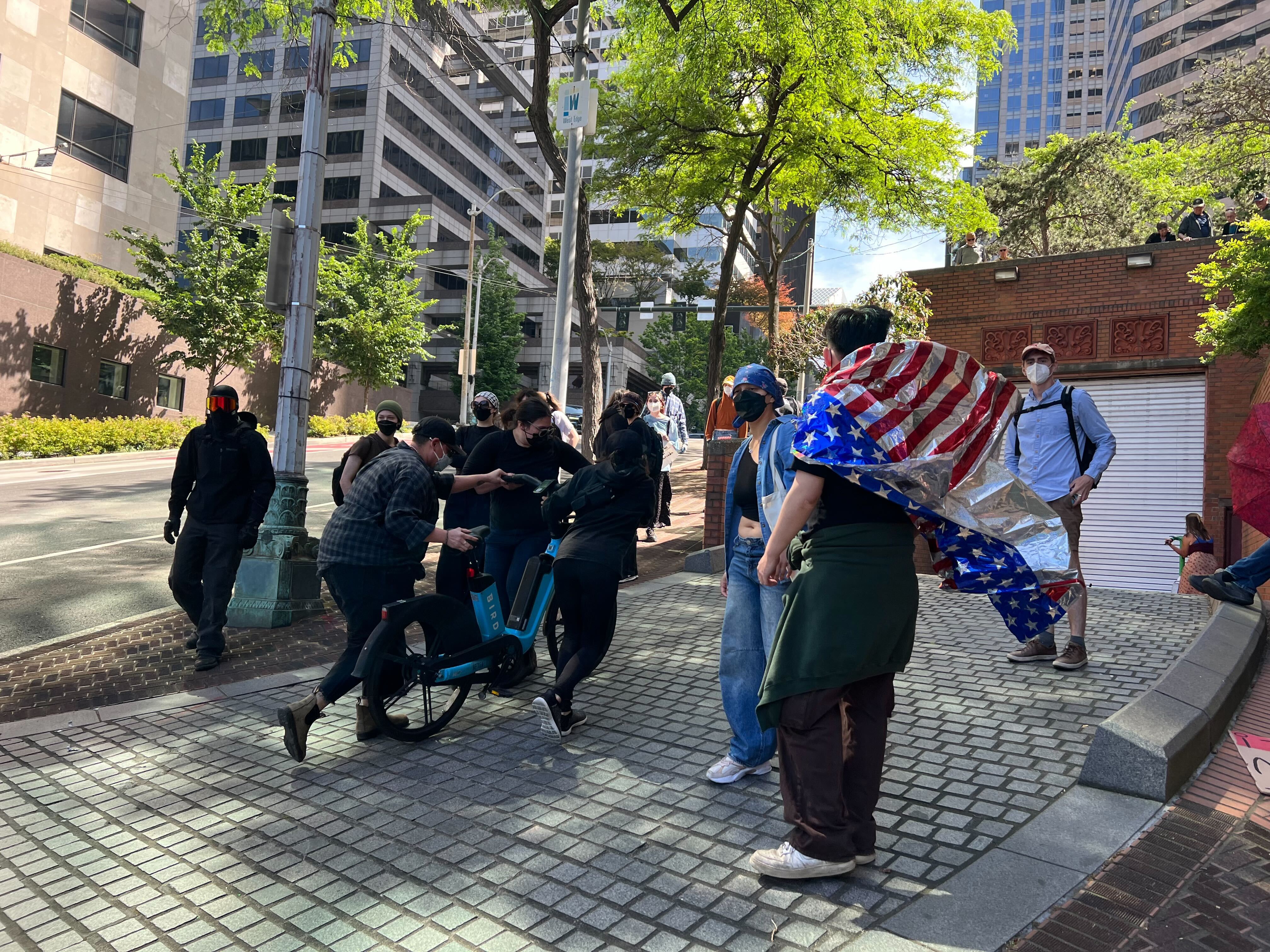 Seattle protesters block ICE vans from leaving immigration court - OPB