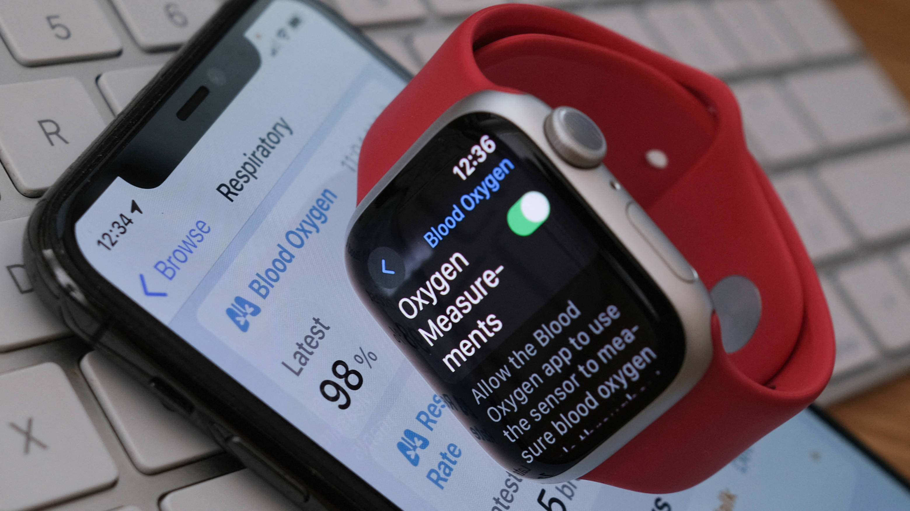 U.S. appeals court grants Apple s request to pause smartwatch