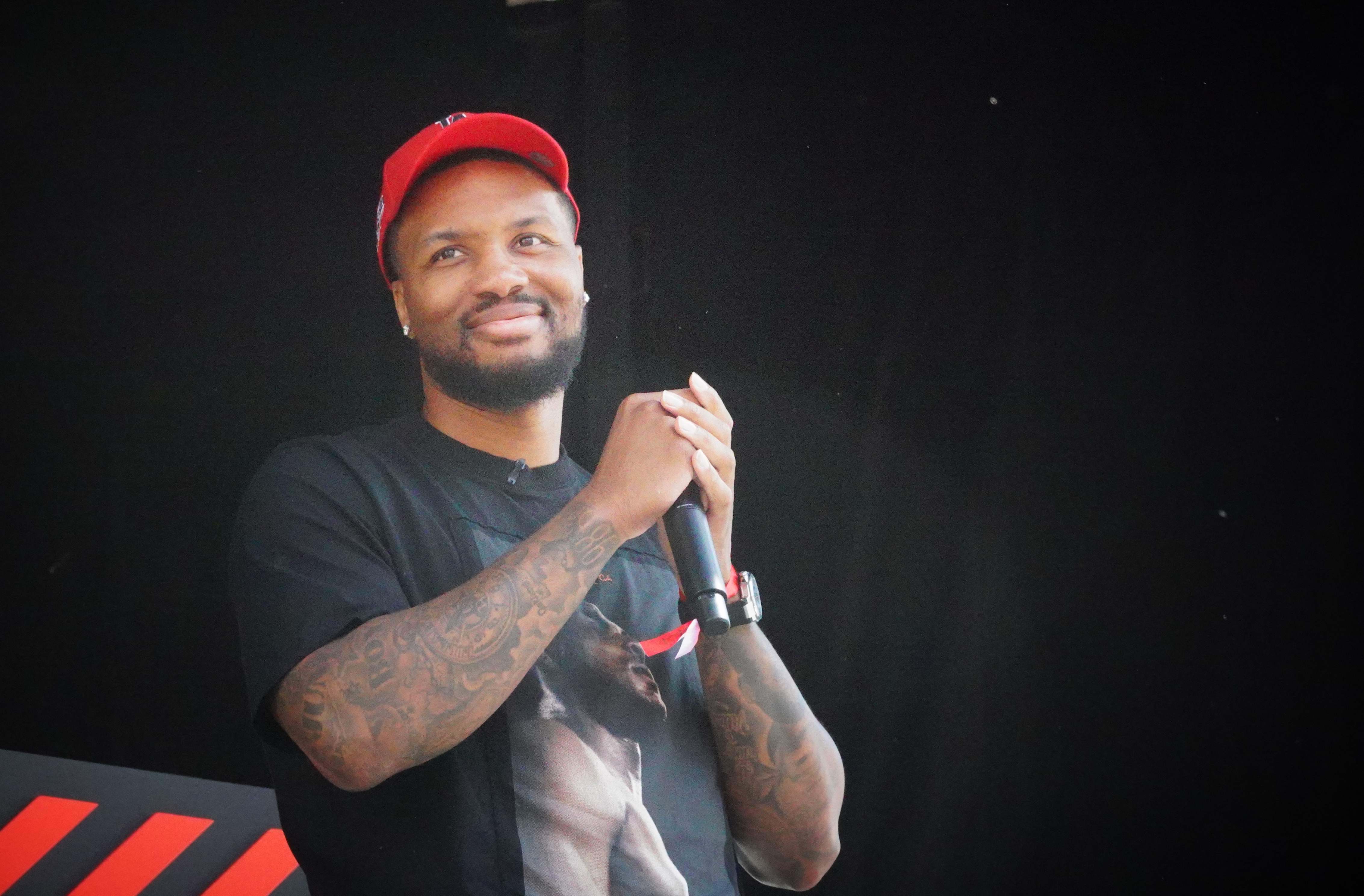 Damian Lillard, Trail Blazer fans reunite at downtown Portland