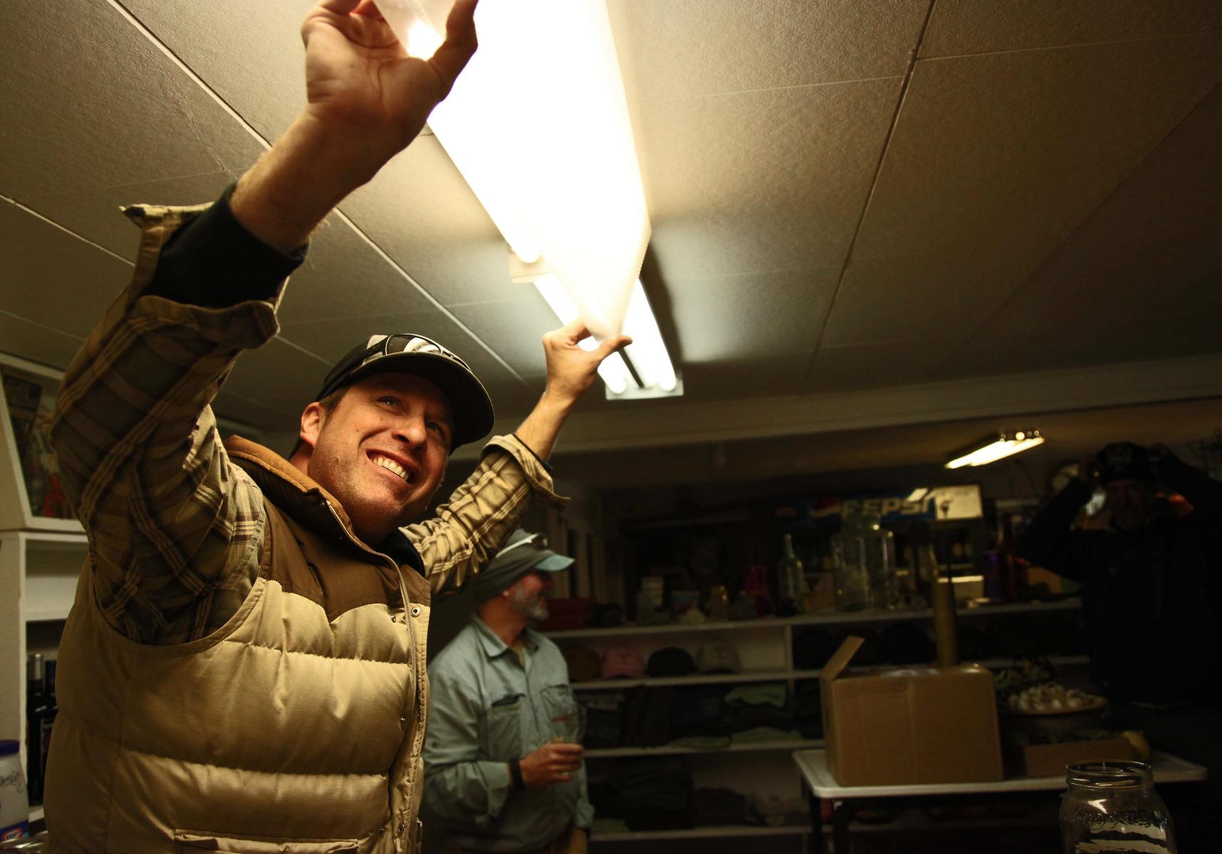 Derek Stallings stopped in to Fields Station for a quick beer with friends when he noticed that one of the lights in the cafe was hanging from the ceiling. “I can fix that up real quick,” said the electrician from Bend.