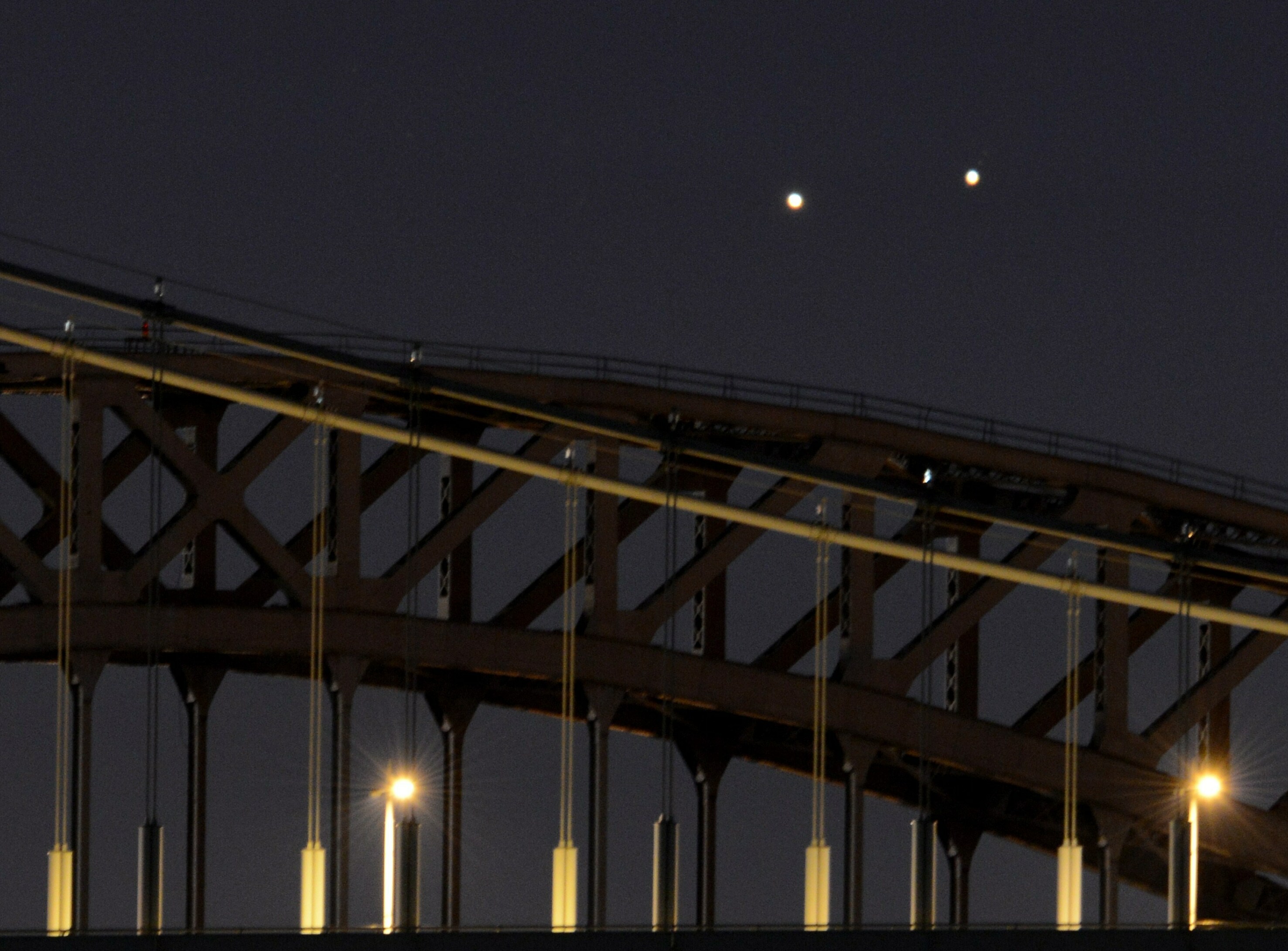 Look up! Venus and Jupiter are going in for a nighttime kiss - OPB