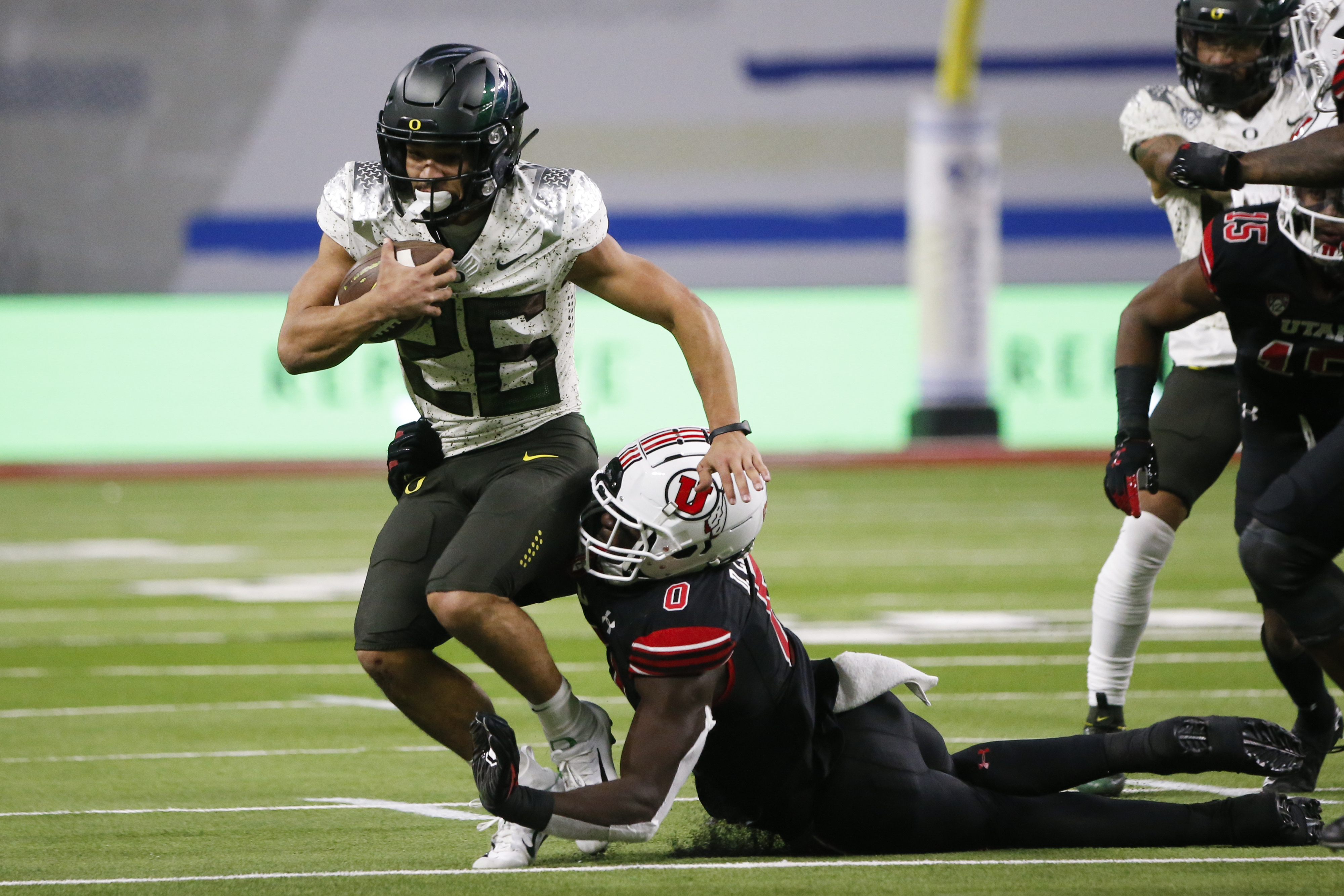 No. 14 Utah beats No. 10 Oregon 38-10 for 1st Rose Bowl bid