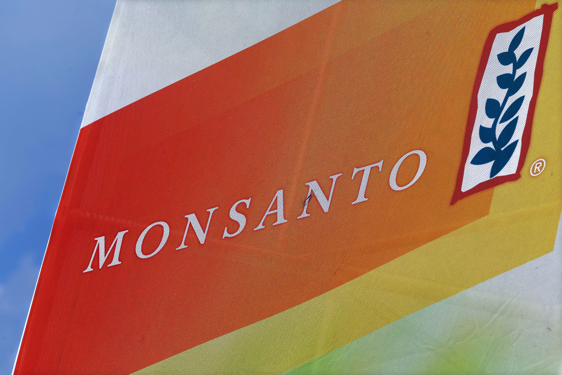 ARQUIVO: Esta foto de arquivo de 31 de agosto de 2015 mostra o logotipo da Monsanto em exibição no Farm Progress Show em Decatur, Illinois.