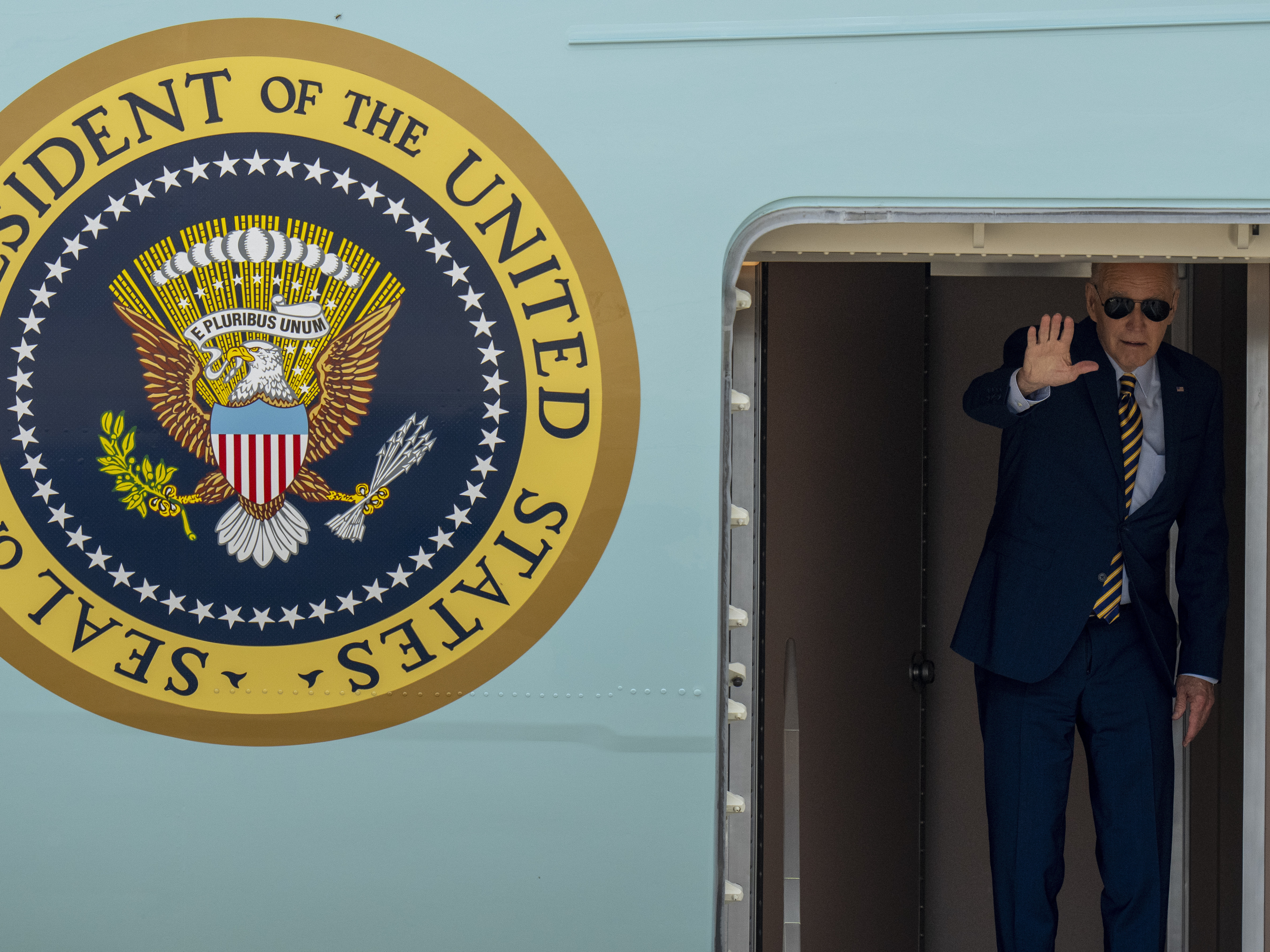 Why Biden is now routinely taking the short stairs up to Air Force One - OPB