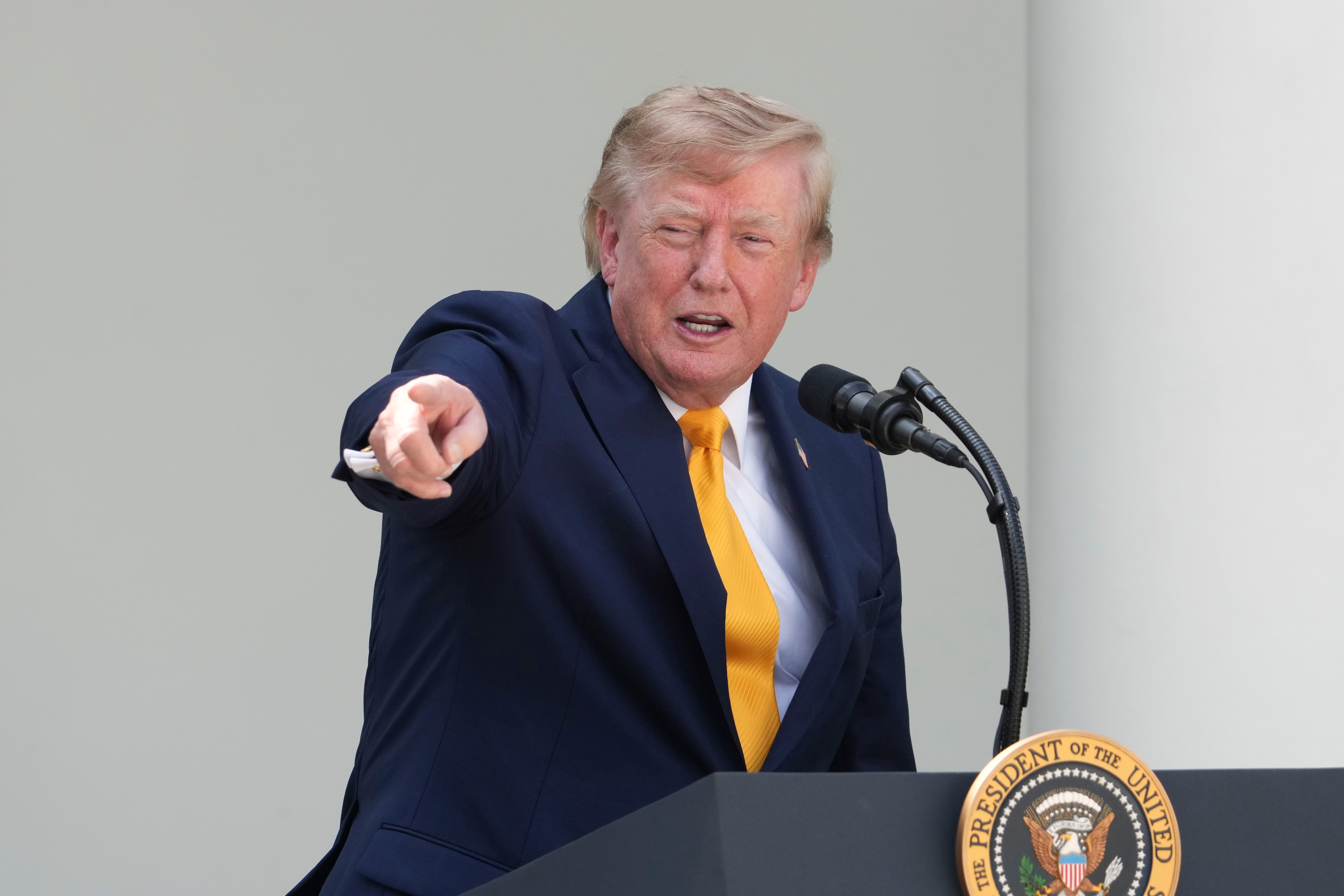 Canada to announce retaliatory tariffs as Trump tells its leaders to 'fall  in line' - OPB