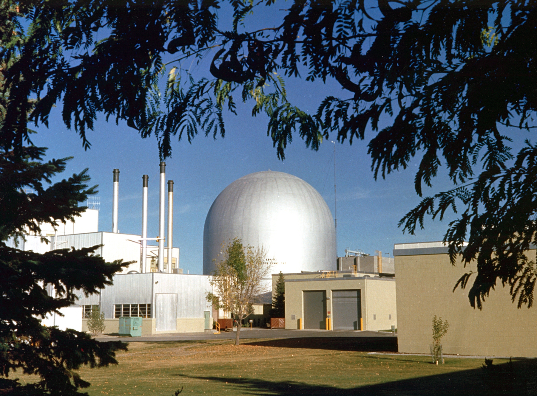 Trump's rush to build nuclear reactors across the U.S. raises safety  worries - OPB
