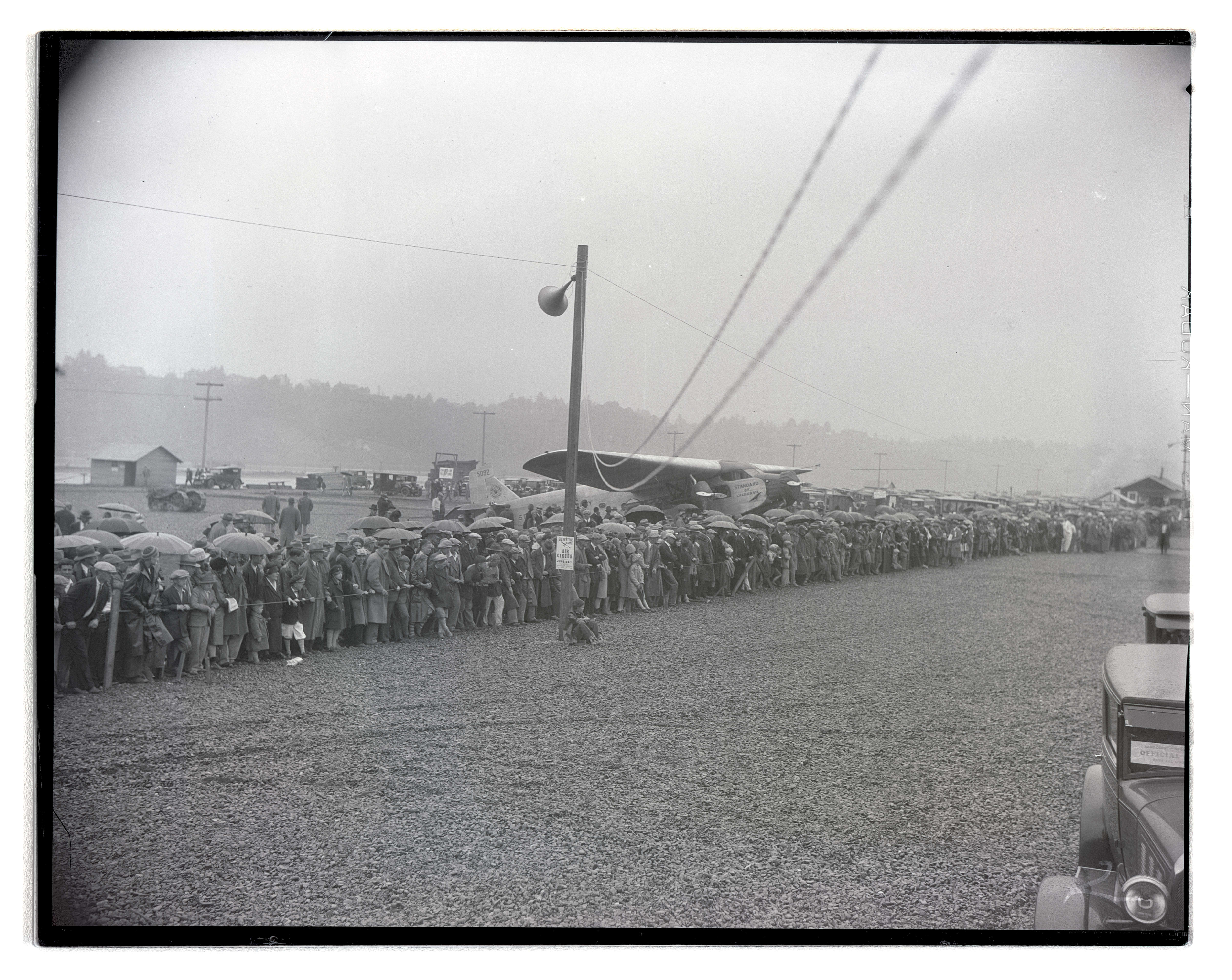 Spectators at Swan Island airport during Portland’s second annual air circus, probably taken on June 10, 1928.