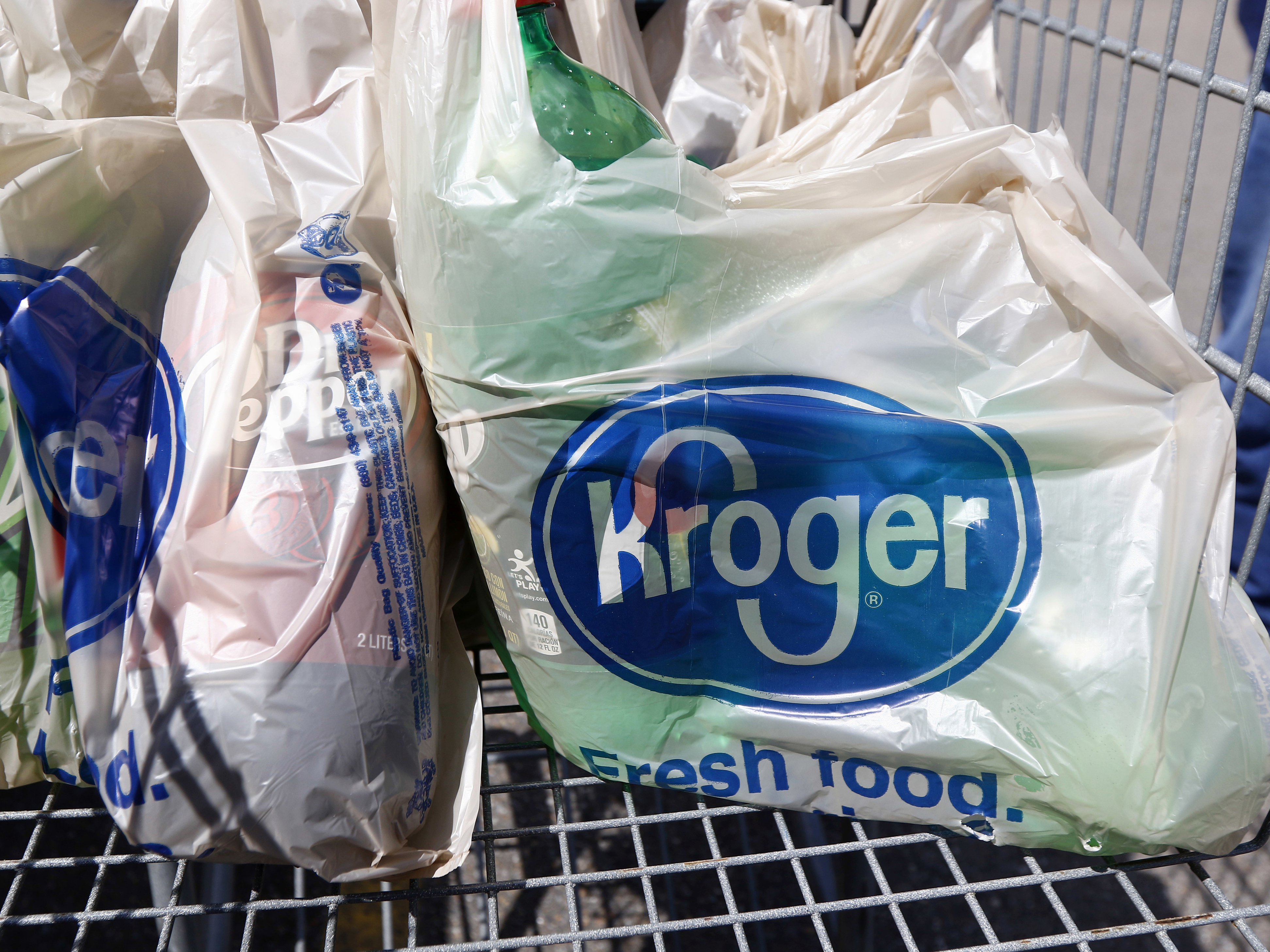 Fred Meyer workers in Oregon sue Kroger over missing pay