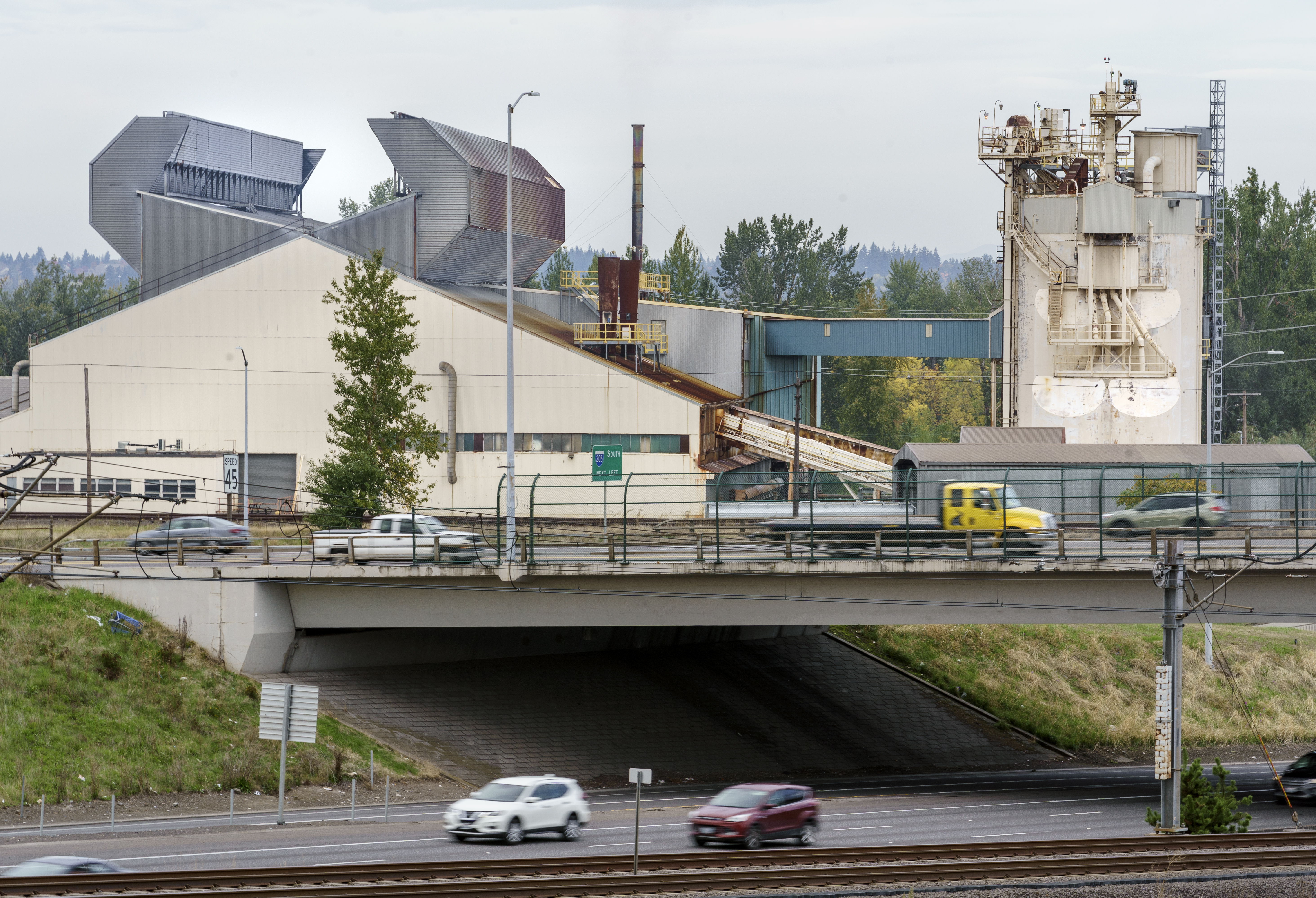 According to a recent air modeling study, the Owens-Brockway glass-recycling plant is releasing harmful amounts of pollutants and threatening the health of nearby Northeast Portland neighborhoods of Cully, Sumner and Maywood Park. 