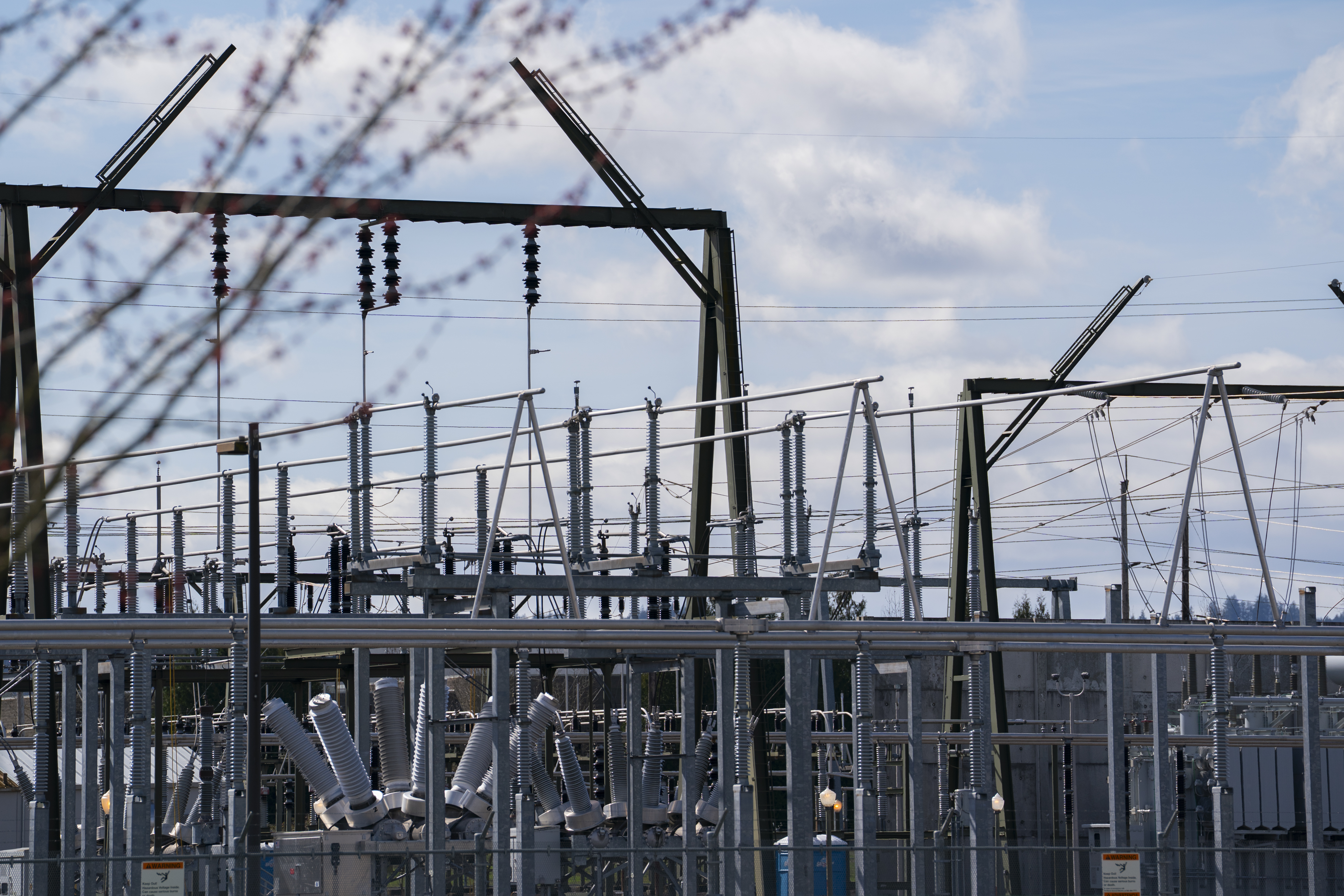 Oregon approves PGE’s 29.7% rate hike for data centers under landmark law