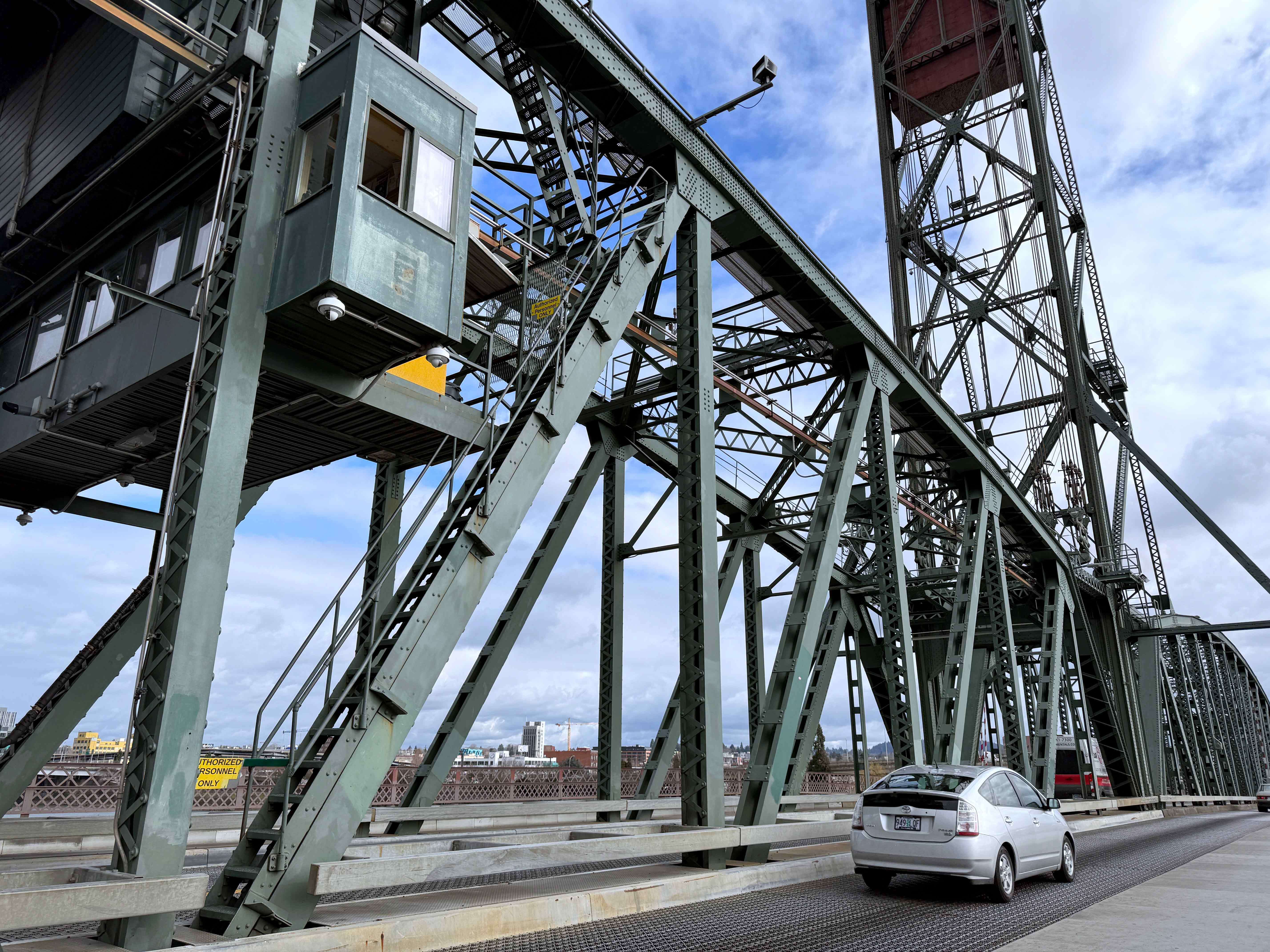 8-hour shifts, 8-minute bridge lifts: At work with Portland bridge