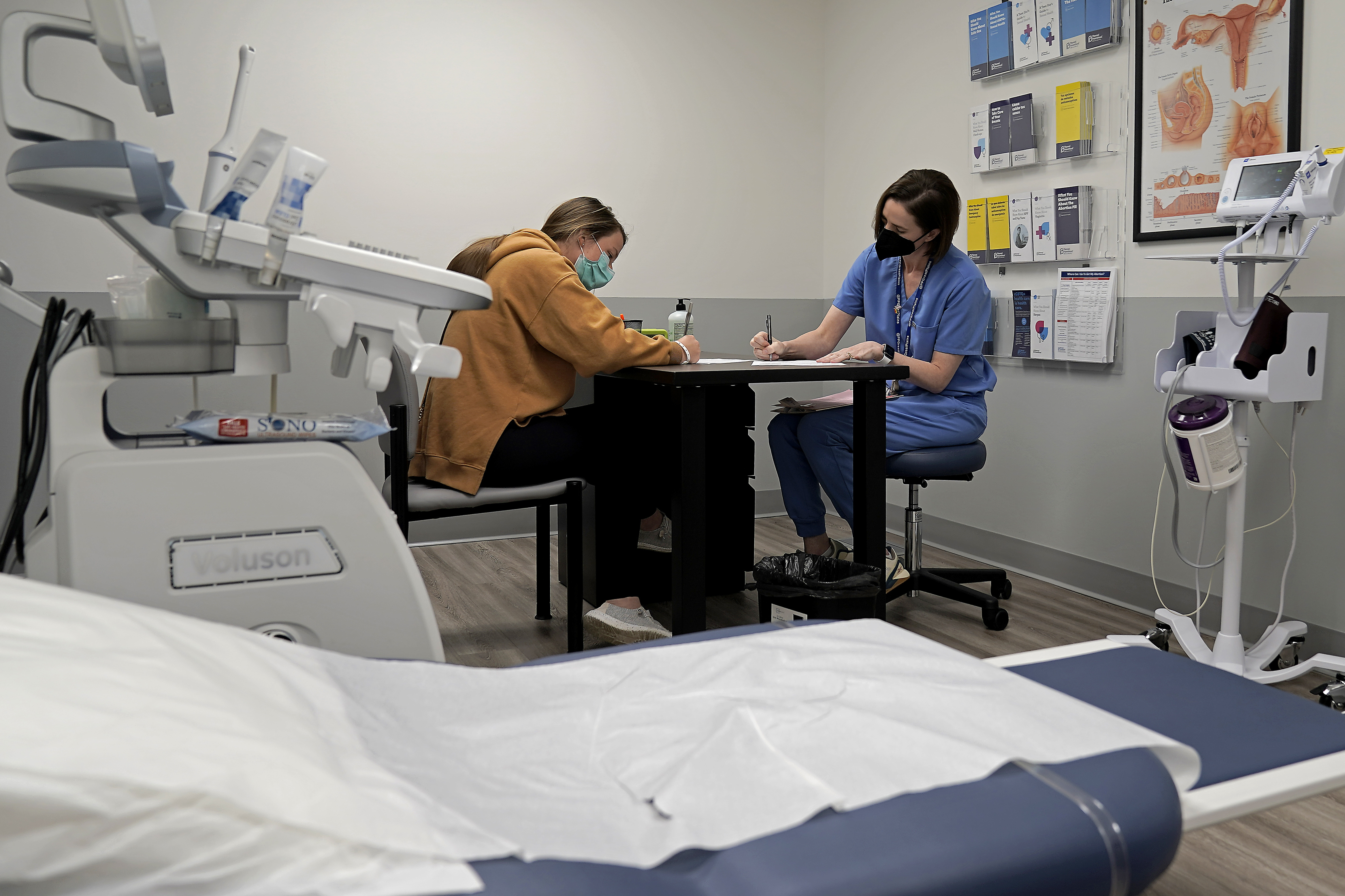 Medical training, Patient simulator (pregnant woman), Emergency