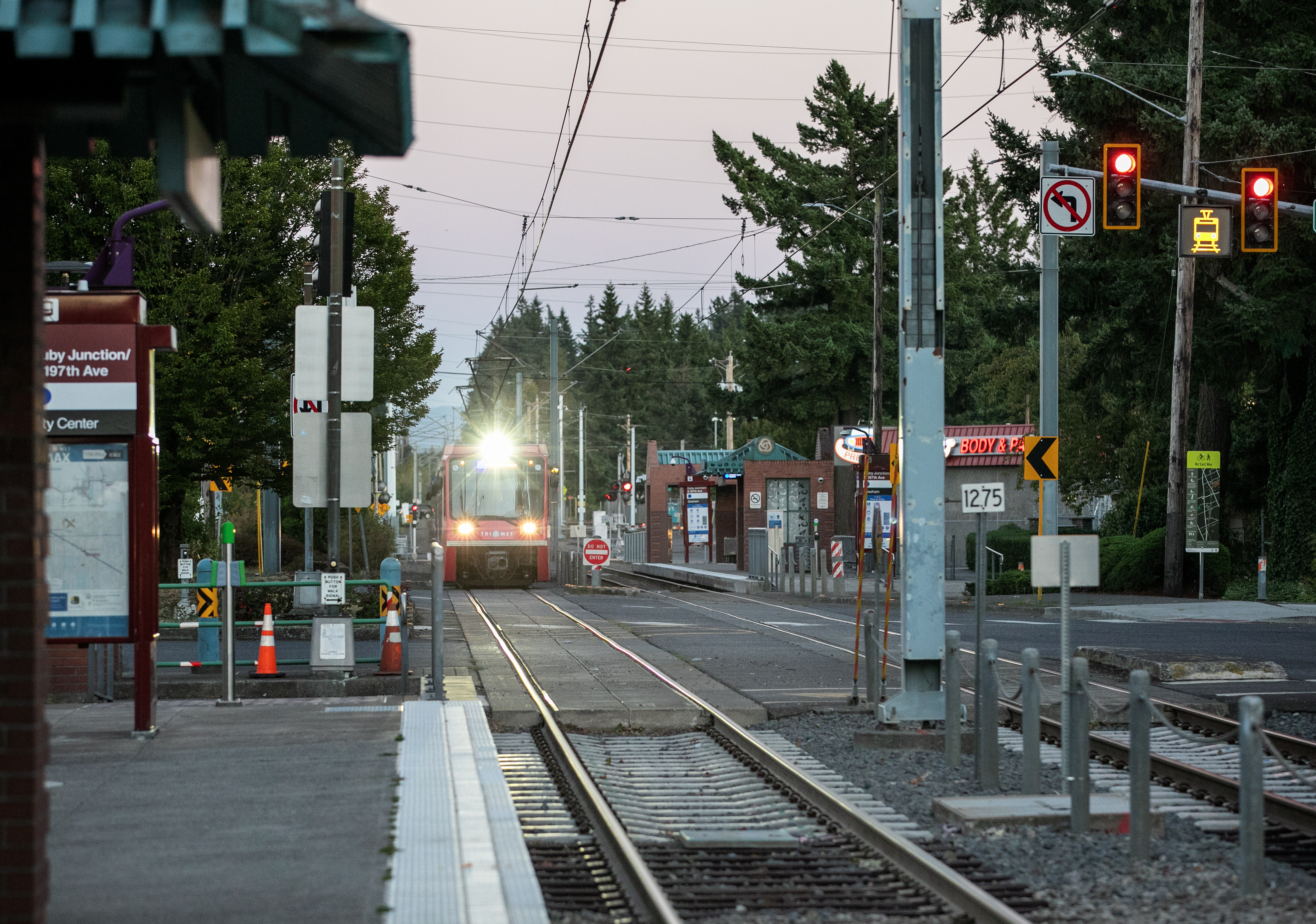 TriMet to cut over 400 positions, reduce bus service - OPB