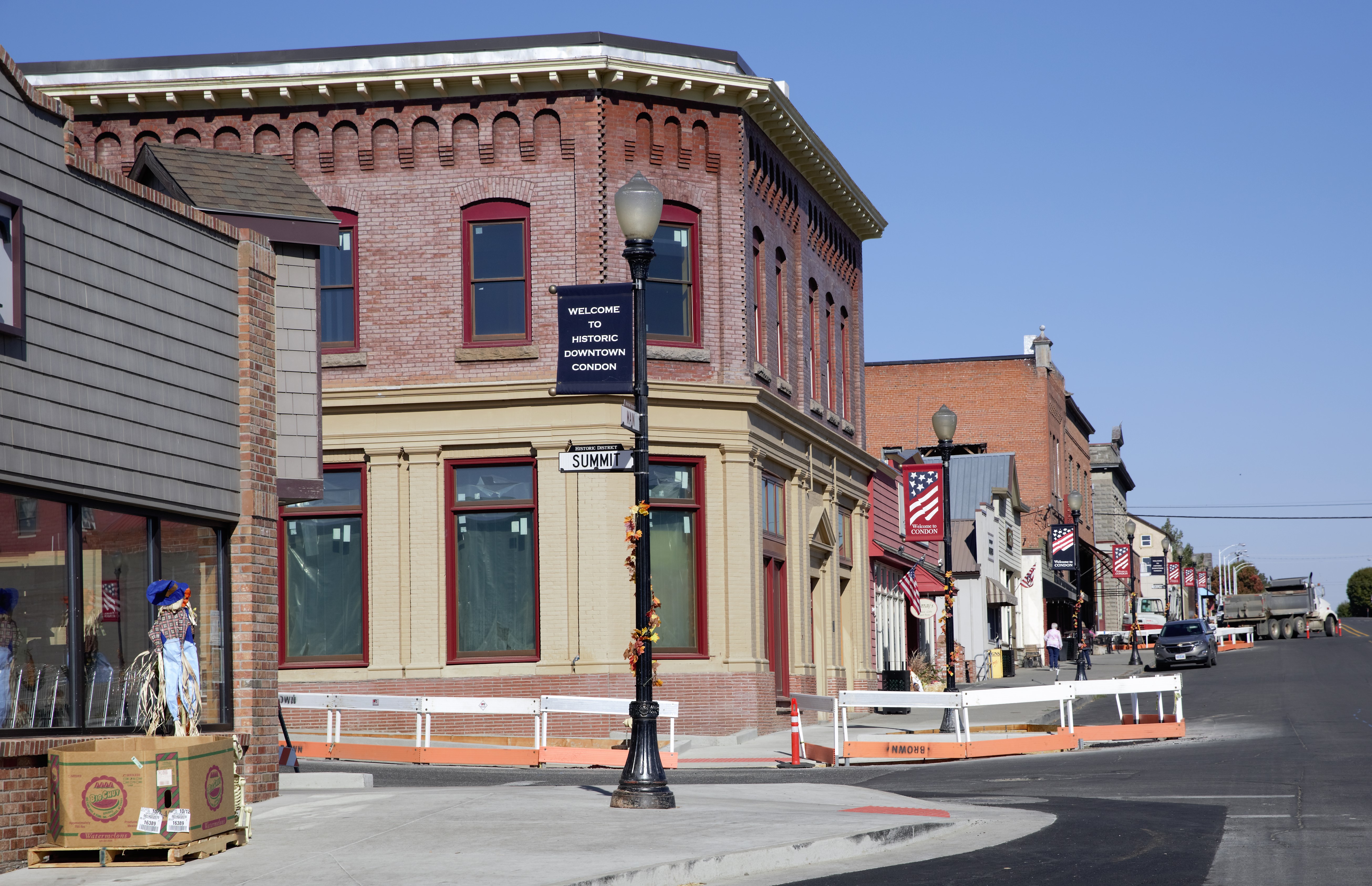 High Street in Condon, Ore., in October 2022. Most people OPB talked to in Condon say they don’t like what the legalization of cannabis has done in Oregon, and they’re not convinced psilocybin will work.