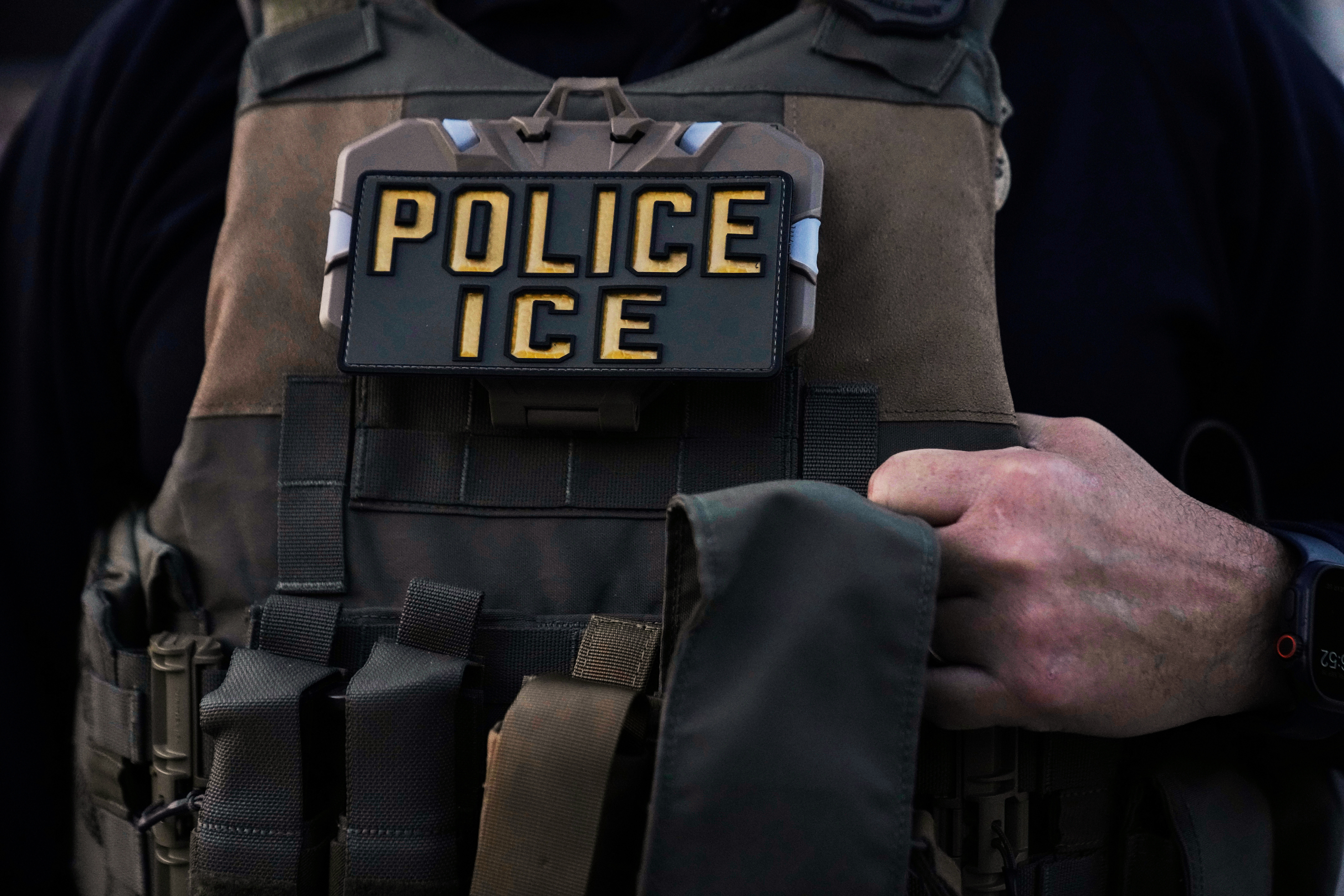 FILE - A U.S. Immigration and Customs Enforcement agent in Park Ridge, Ill., Sept. 19, 2025.