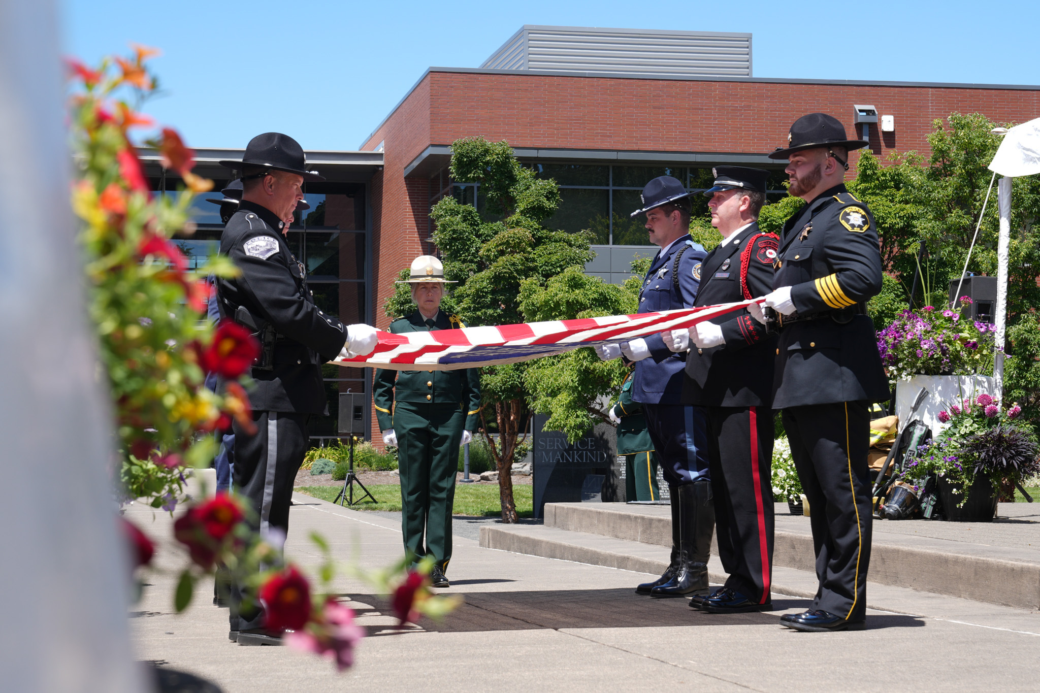 Oregon honors fallen firefighters at memorial wall in Salem