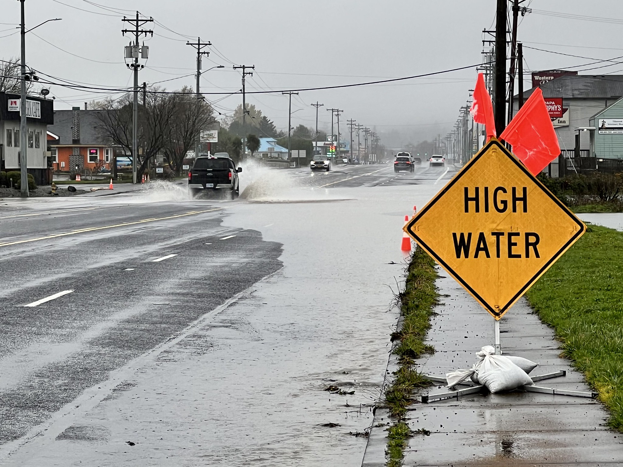 Flooding closes highways along Oregon Coast - OPB