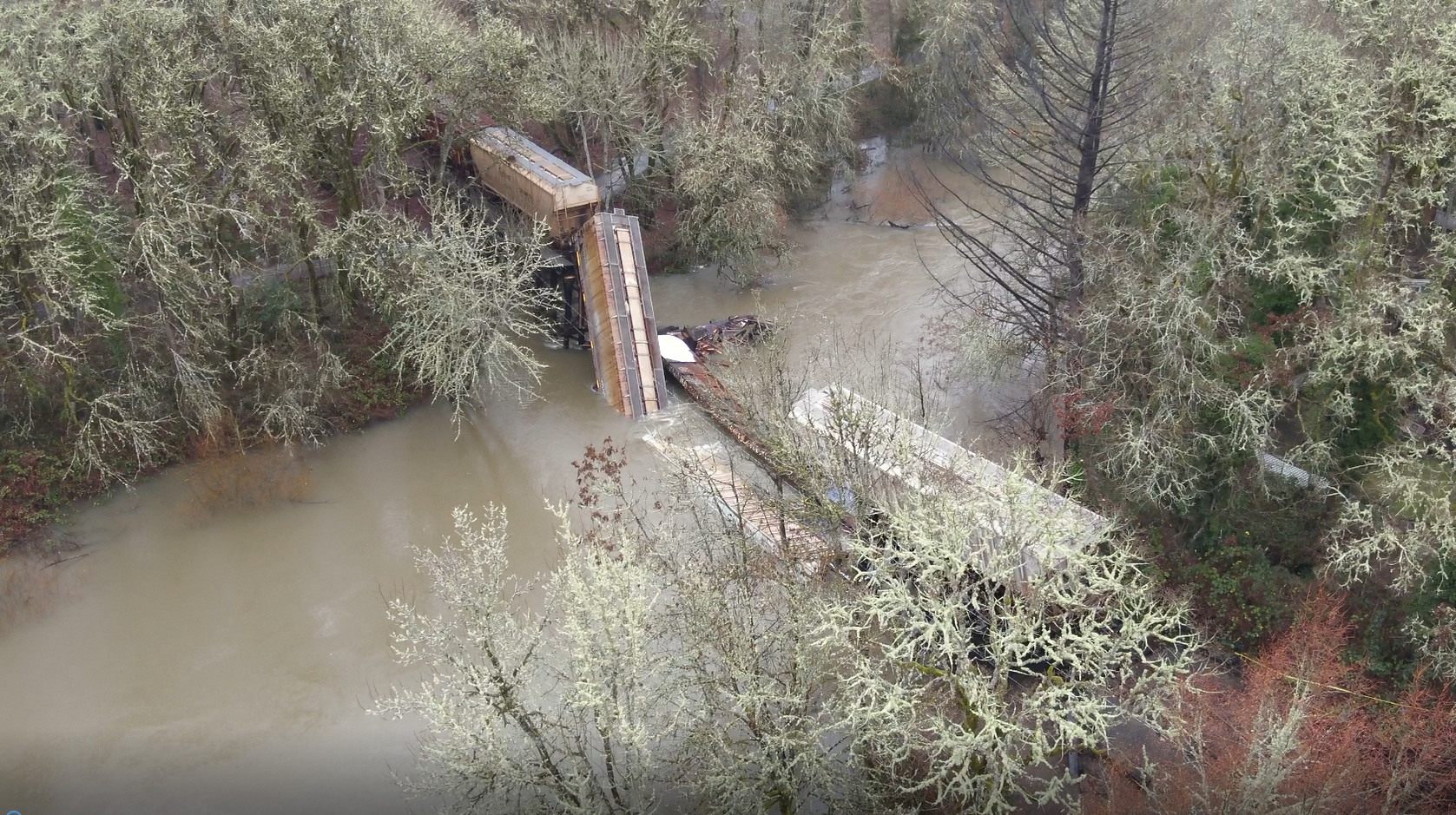 Corvallis trestle collapse sends freight train into river - OPB