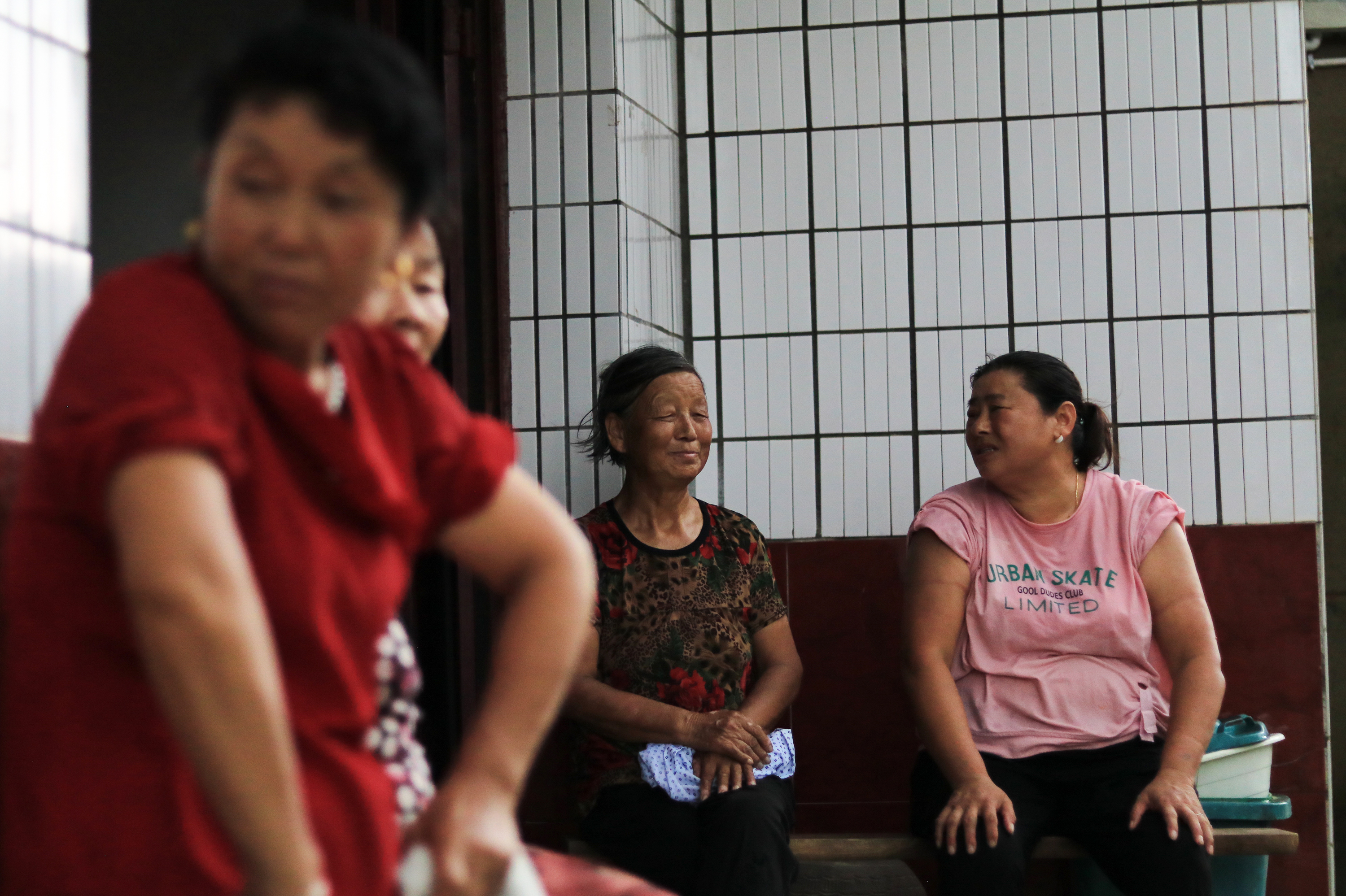Hekou villagers enjoying a moment of reprieve from farm work right before a thunderstorm.