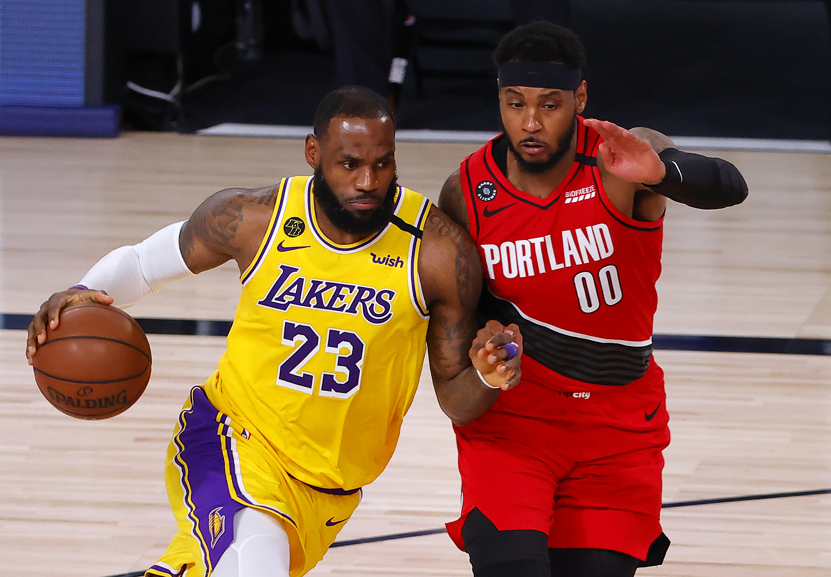 Anthony Davis helps Lakers rout Trail Blazers to tie series