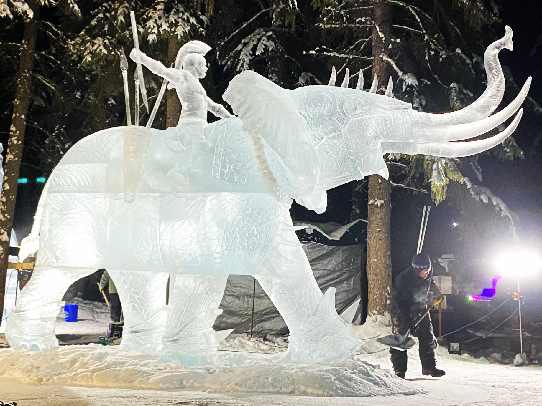 Ледовый день. Скульптуры изо льда. Ледяные скульптуры Япония. Скульптуры изо льда в Шуе. Ледяная скульптура самолет.