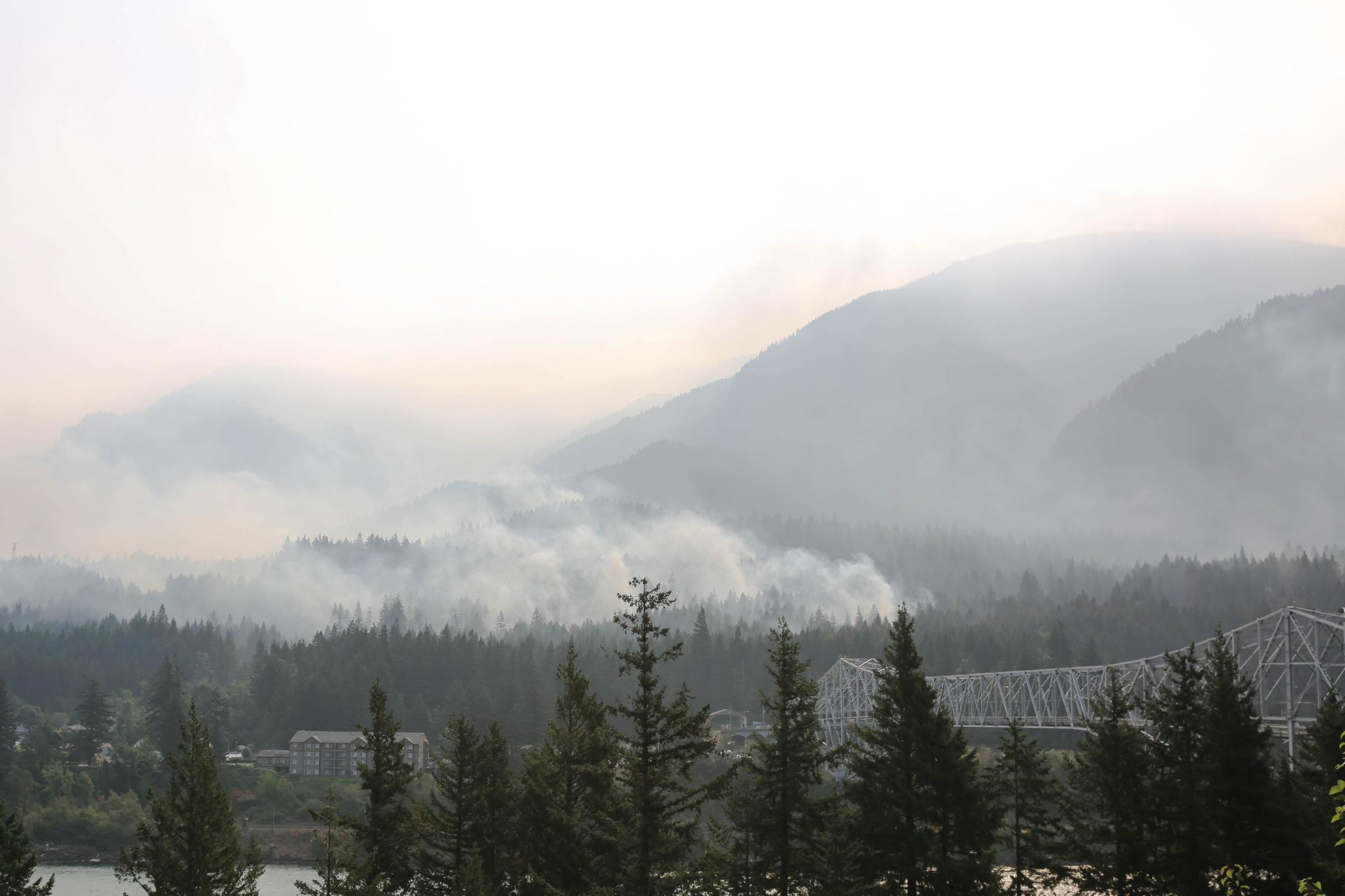 Eagle Creek Fire jumps across Columbia River from Oregon to Washington