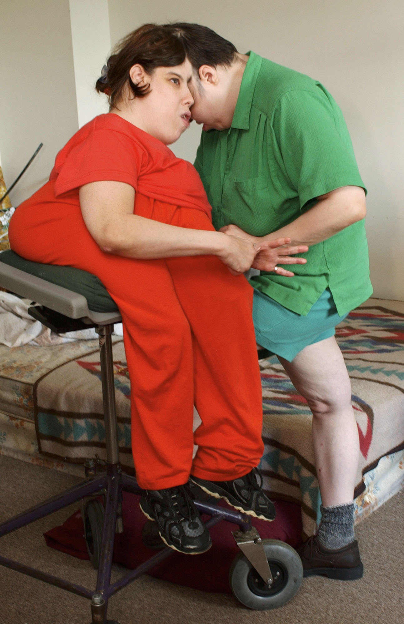 Oldest living conjoined twins, Lori and George Schappell, die at 62 - OPB