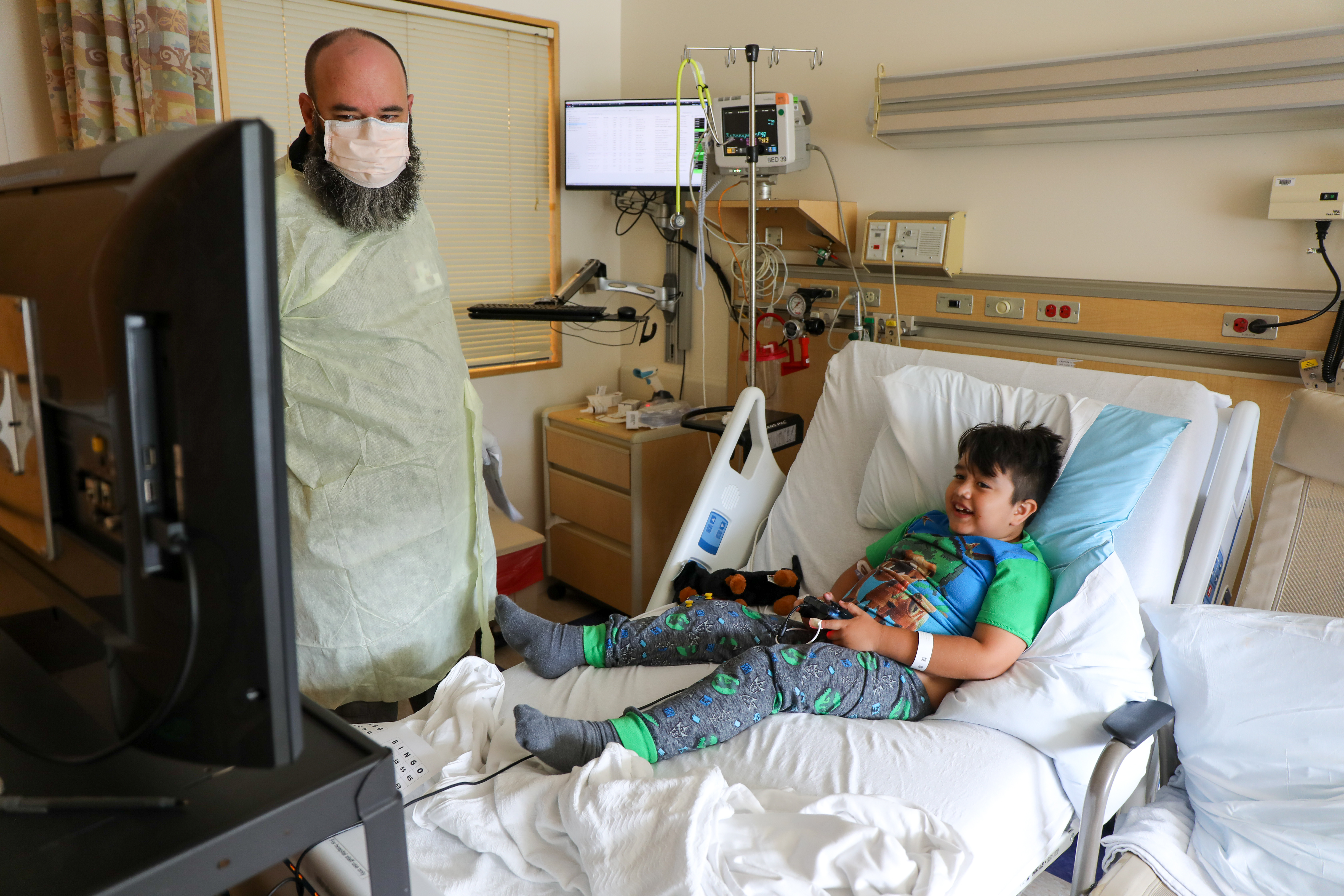 Video games at OHSU help kids cope during medical treatment - OPB