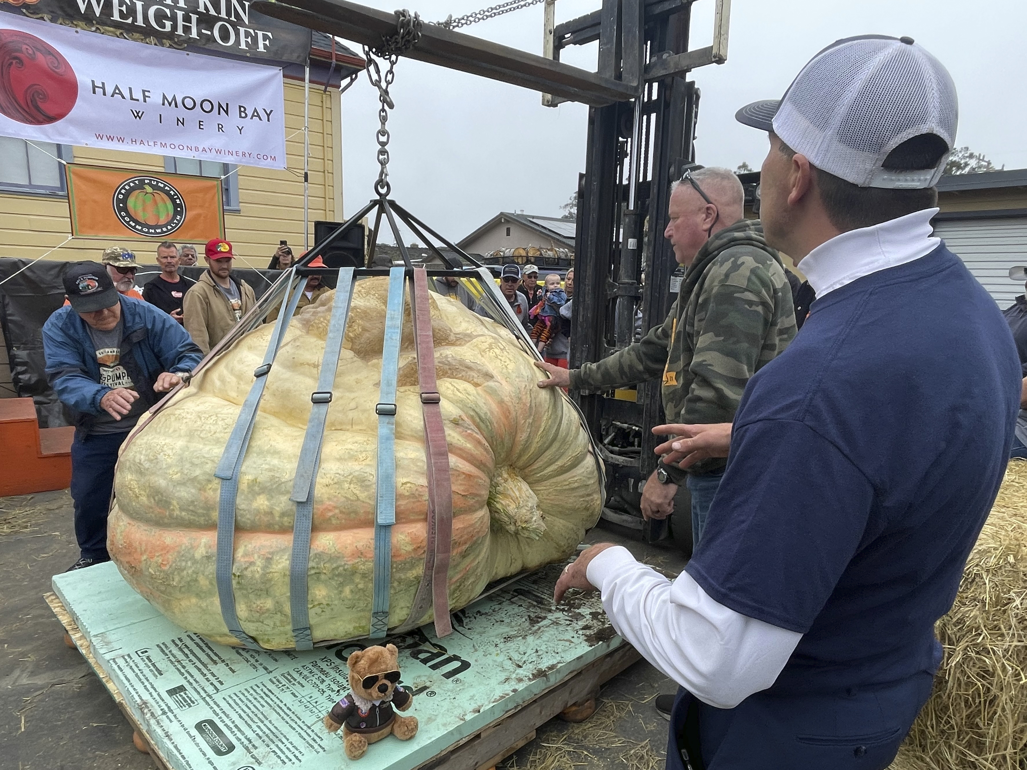 A 2,560-pound Minnesota pumpkin was crowned the winner at this