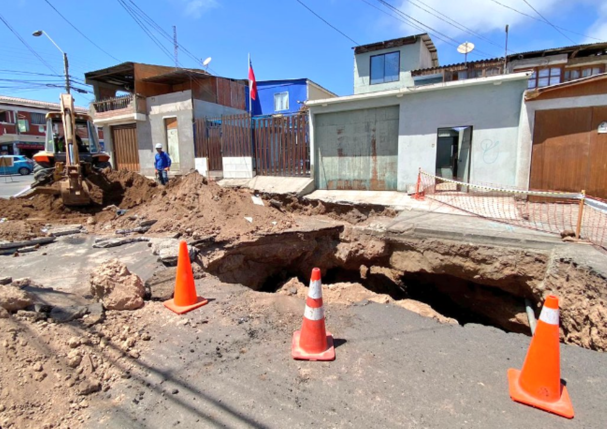 VIDEO | Registran socavón en Alto Hospicio: Vecinos denuncian presencia de  más forados – En Cancha