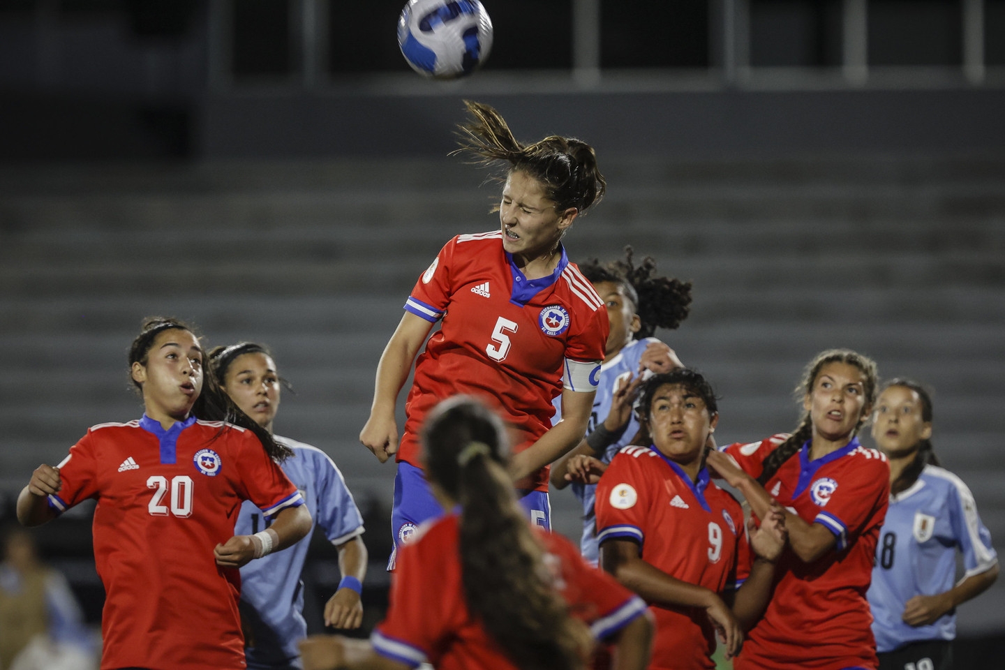 Qué debe ocurrir para que Uruguay clasifique al cuadrangular final en el  Sudamericano sub 17 femenino en el Charrúa?
