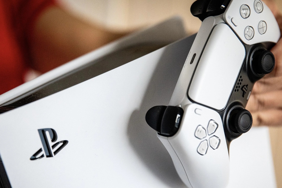 Consola PlayStation 5 com um desconto de 100€ na nova promoção Playstation  - PlayHype