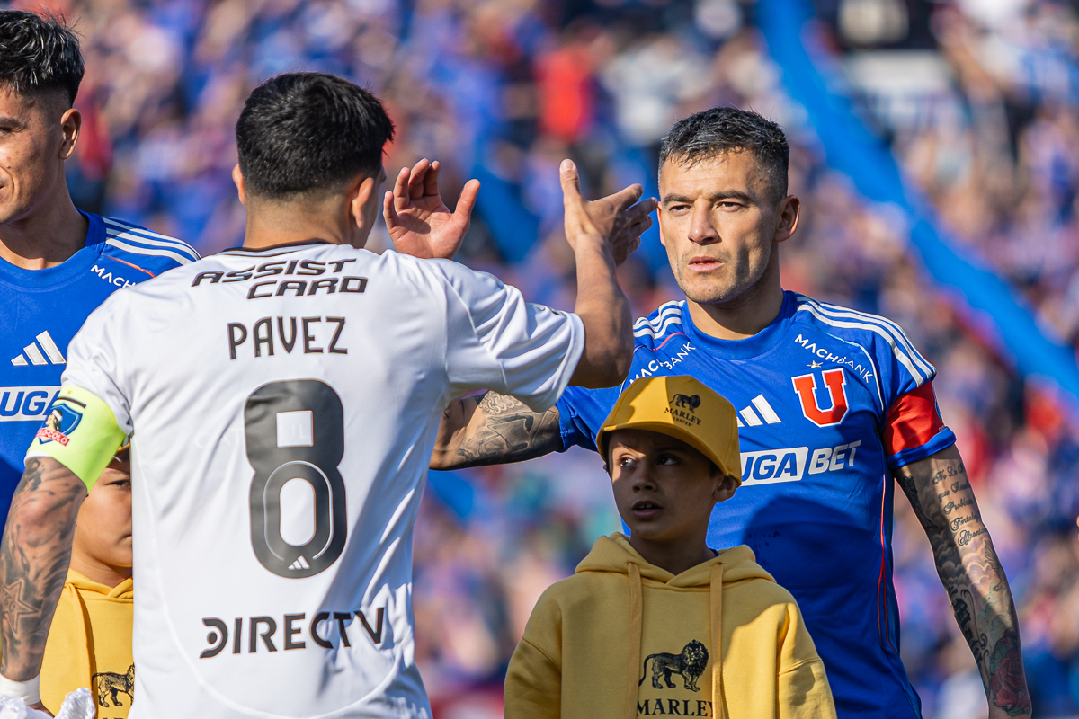 Interfaz del casino Jugabet mostrando tragamonedas y menú de navegación en español