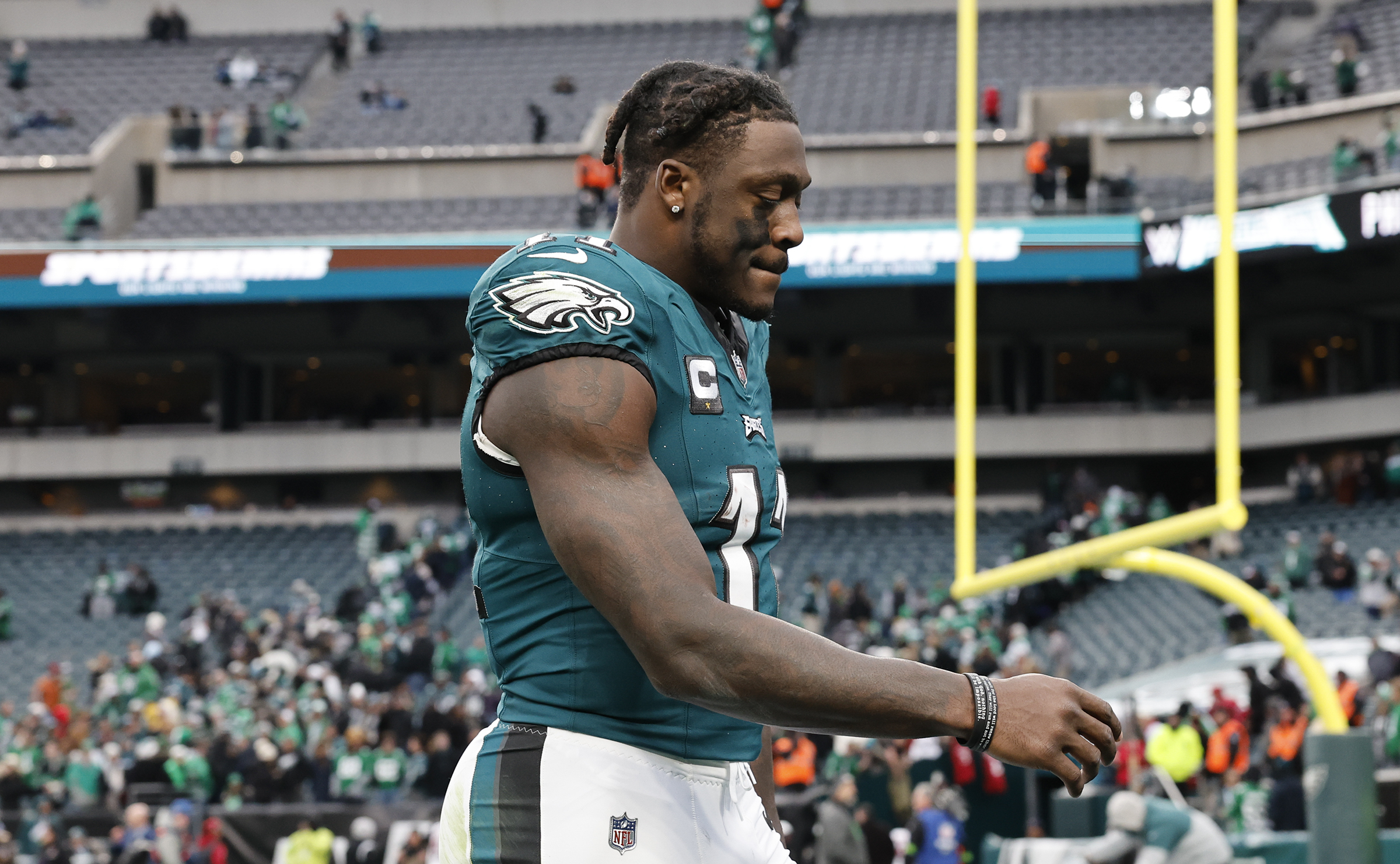 A.J. Brown’s Frustration Boils Over as Eagles Struggle to Get Star Receiver Involved