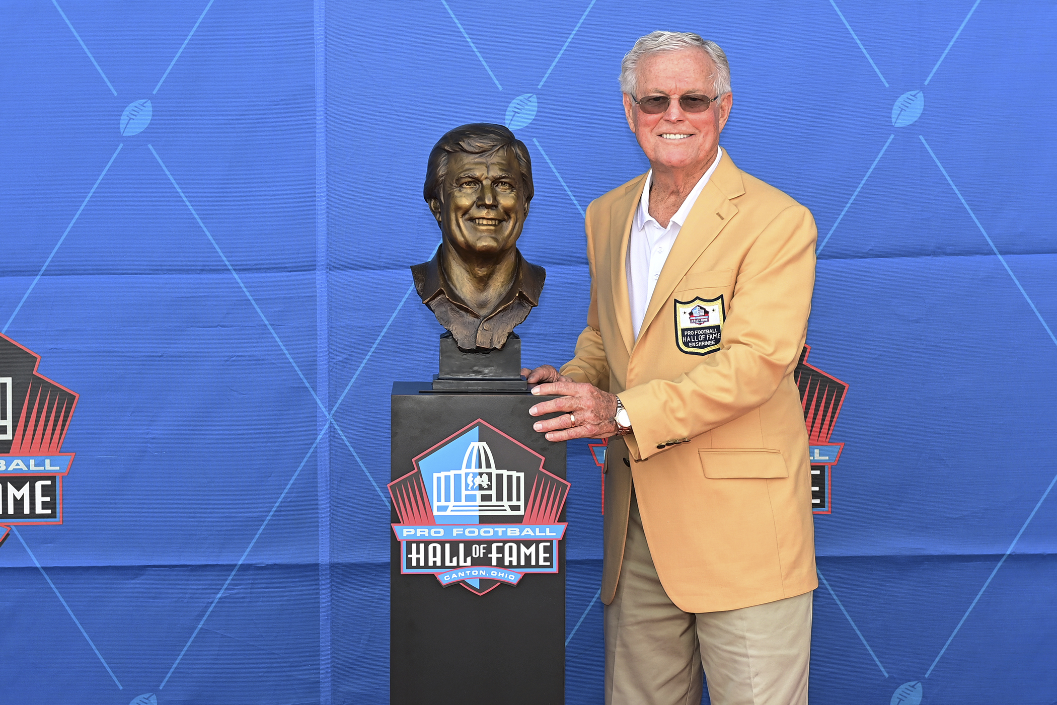 NFL Hall of Fame: Dick Vermeil, Sam Mills and Art McNally formally