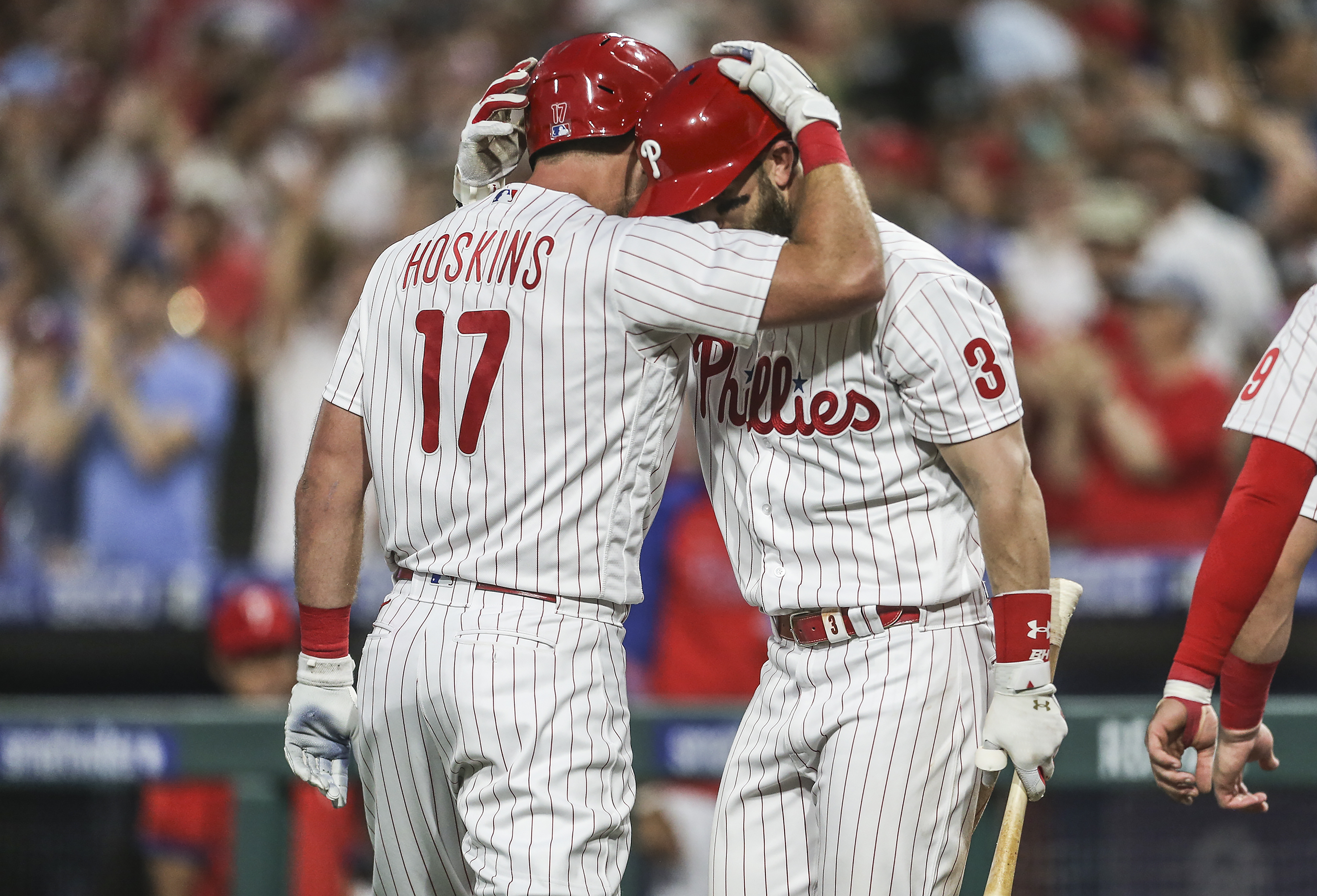 Rhys Hoskins' big error leads to Phillies' loss to Marlins - CBS