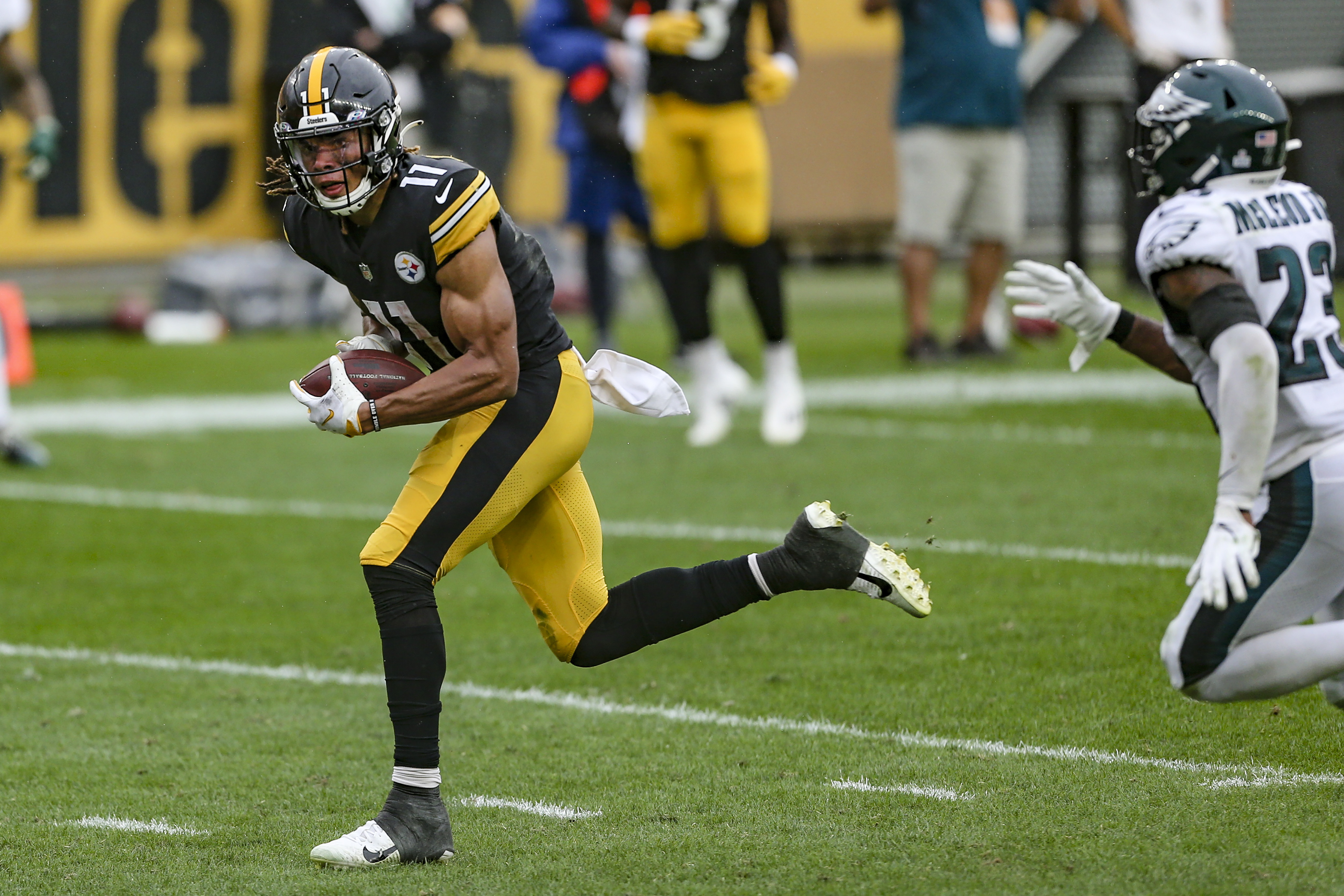 Rookie WR Claypool scores 4 TDs, Steelers top Eagles 38-29