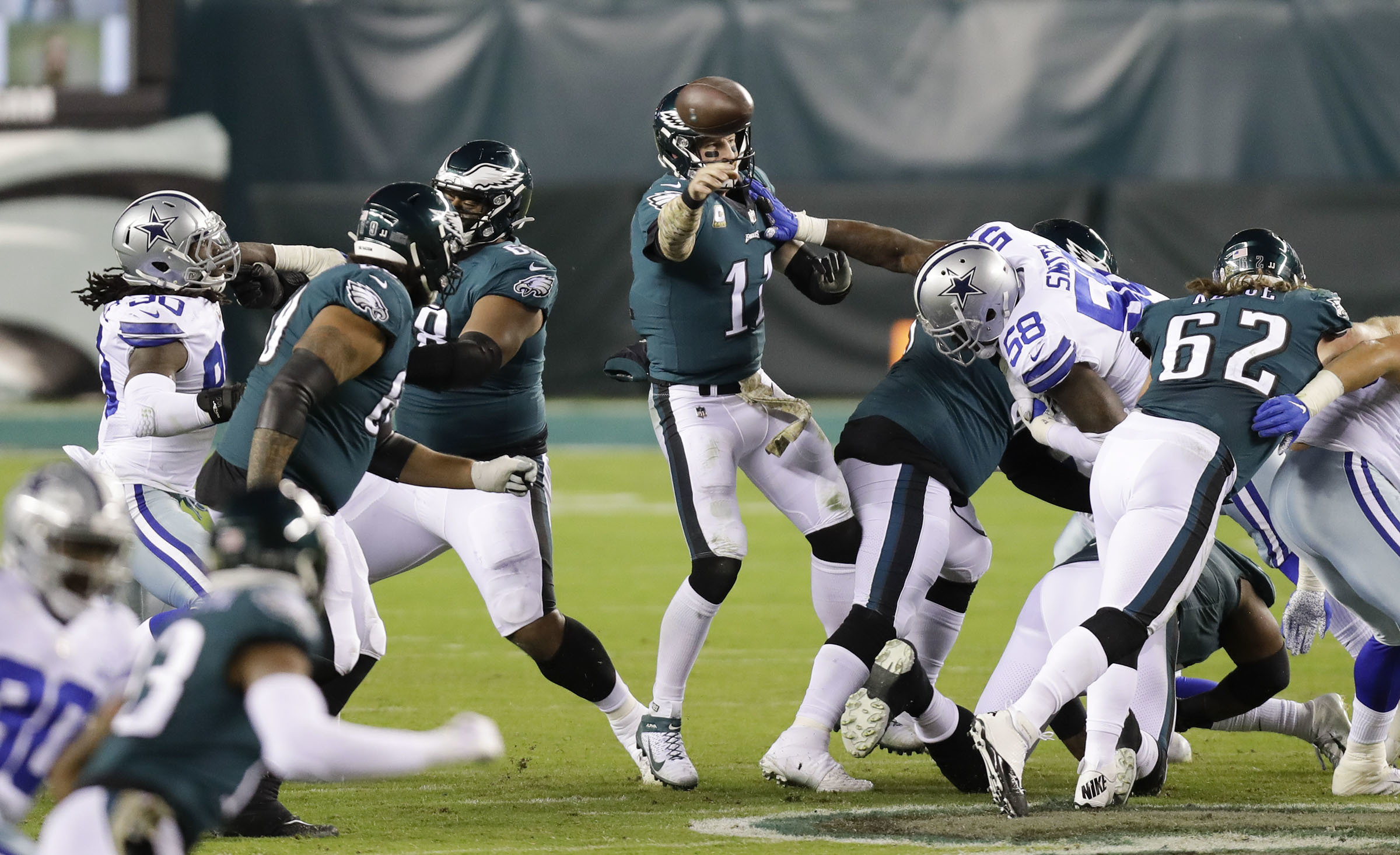 Jason Peters' return to Eagles lineup has Jordan Mailata on the move again  – Trentonian