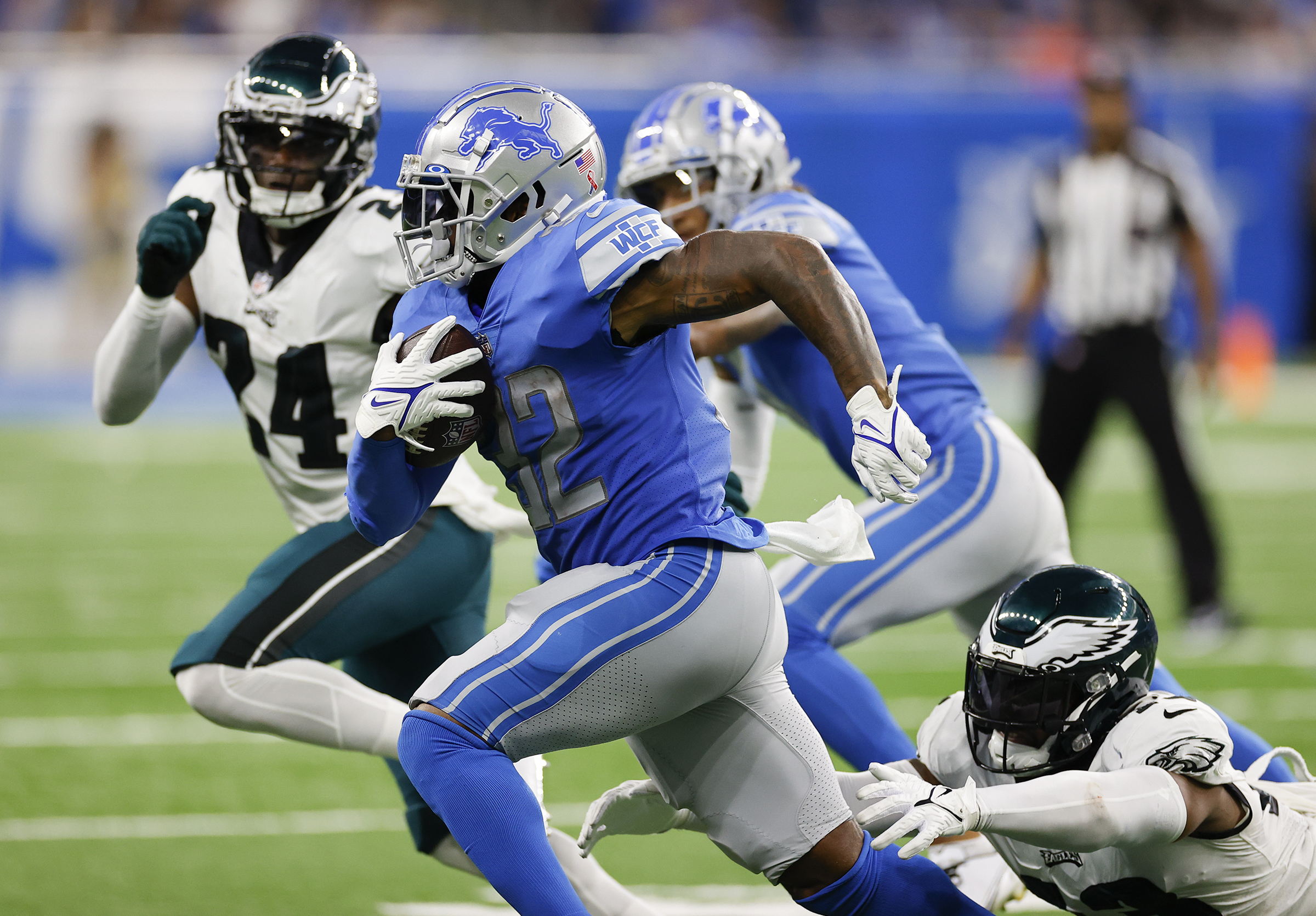 Eagles run for 4 TDs in 44-6 victory over winless Lions - The San Diego  Union-Tribune