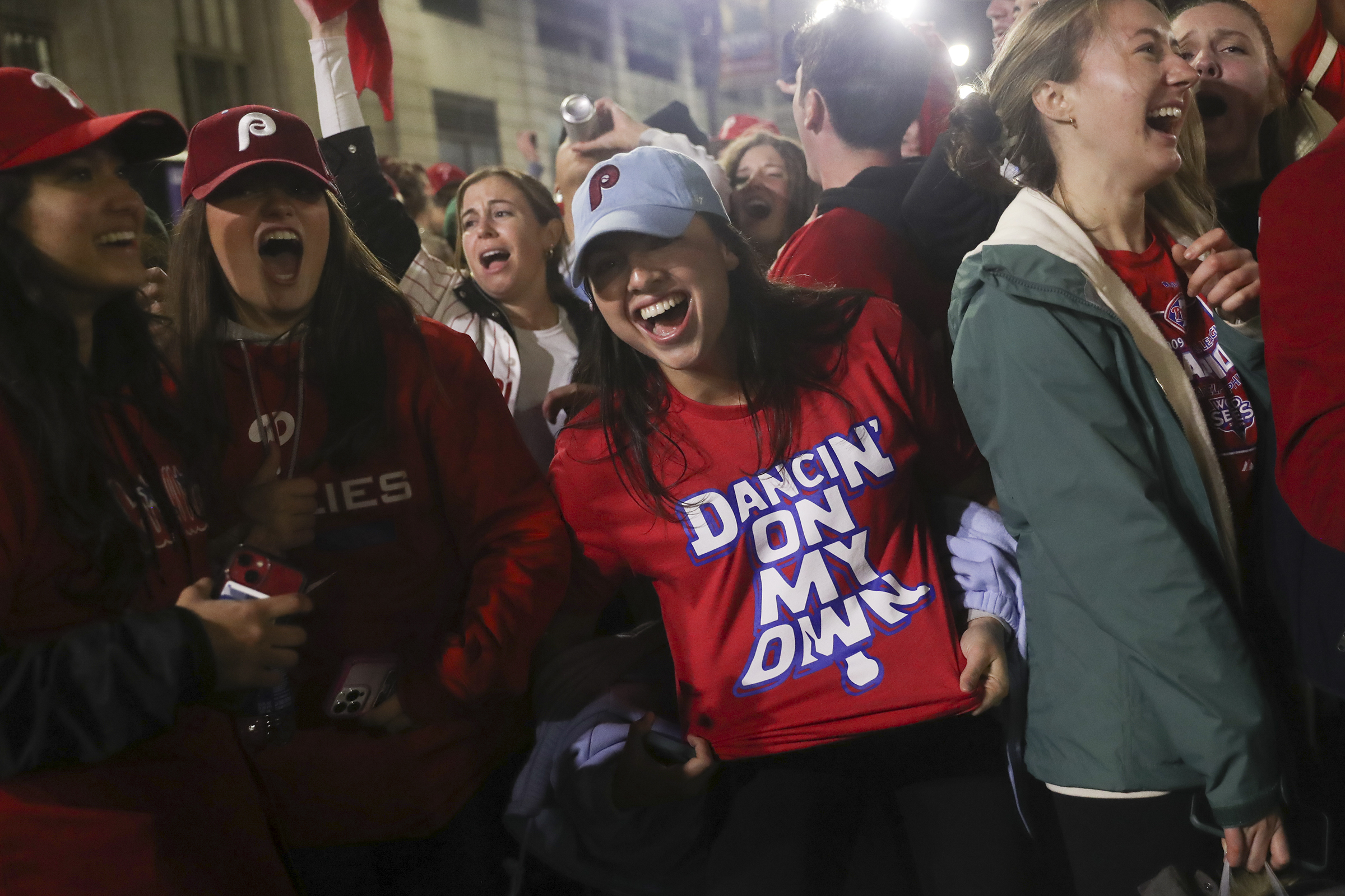 Phillies' fans were electric for World Series' return to South Philly