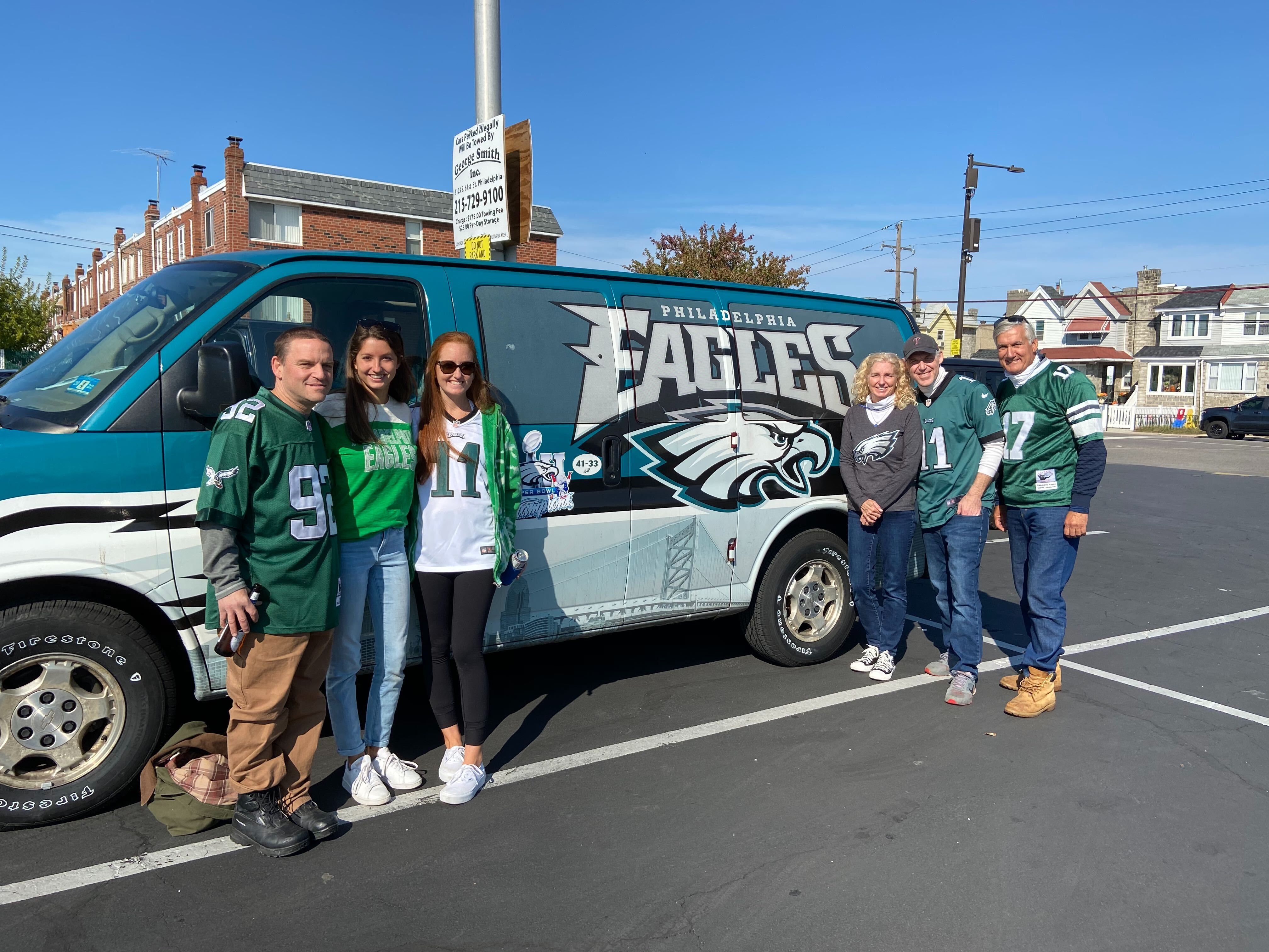 An awesome tailgate bus!  Philadelphia eagles, Philadelphia