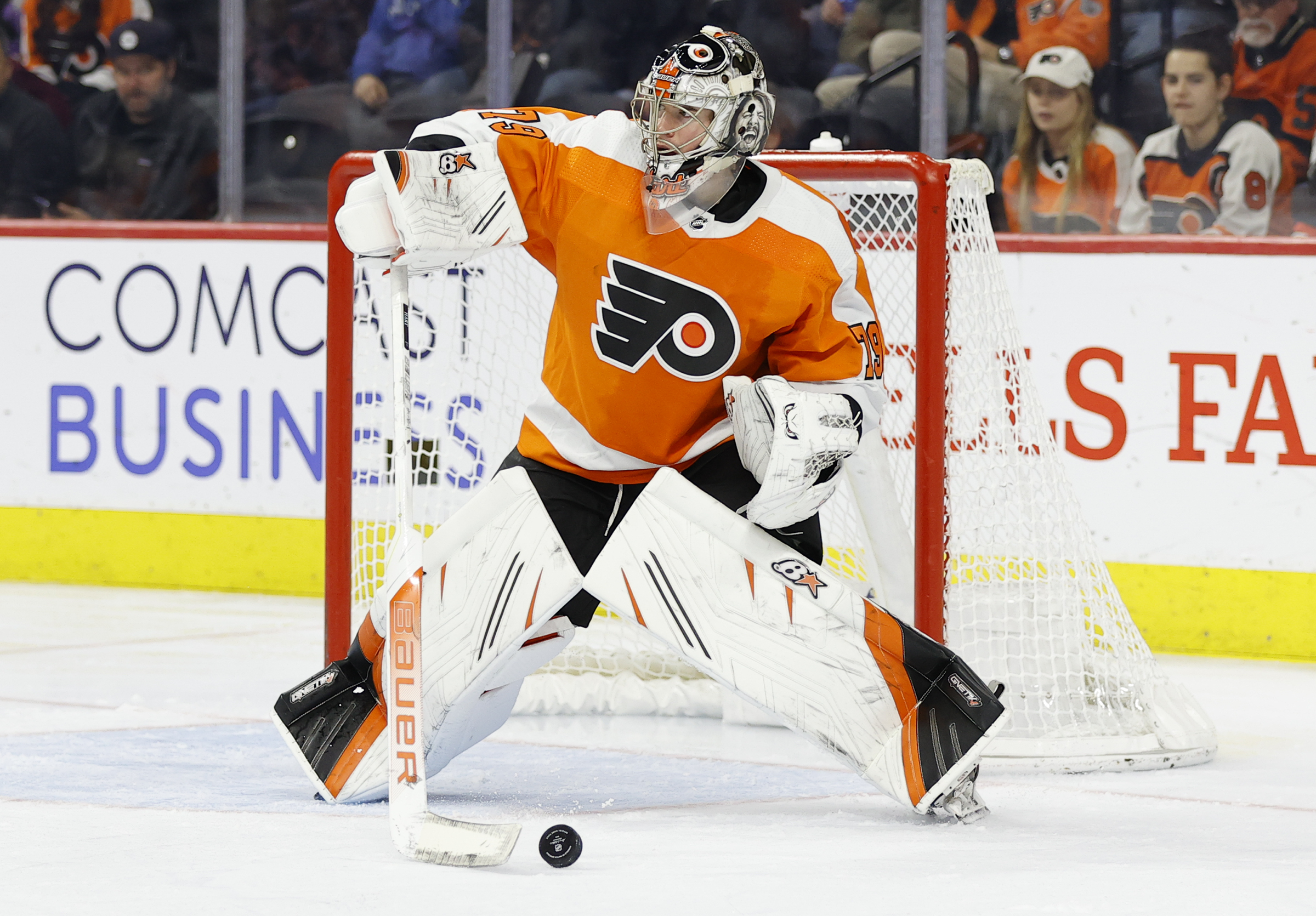 Flyers goalie Carter Hart to miss 2-3 weeks with abdominal strain