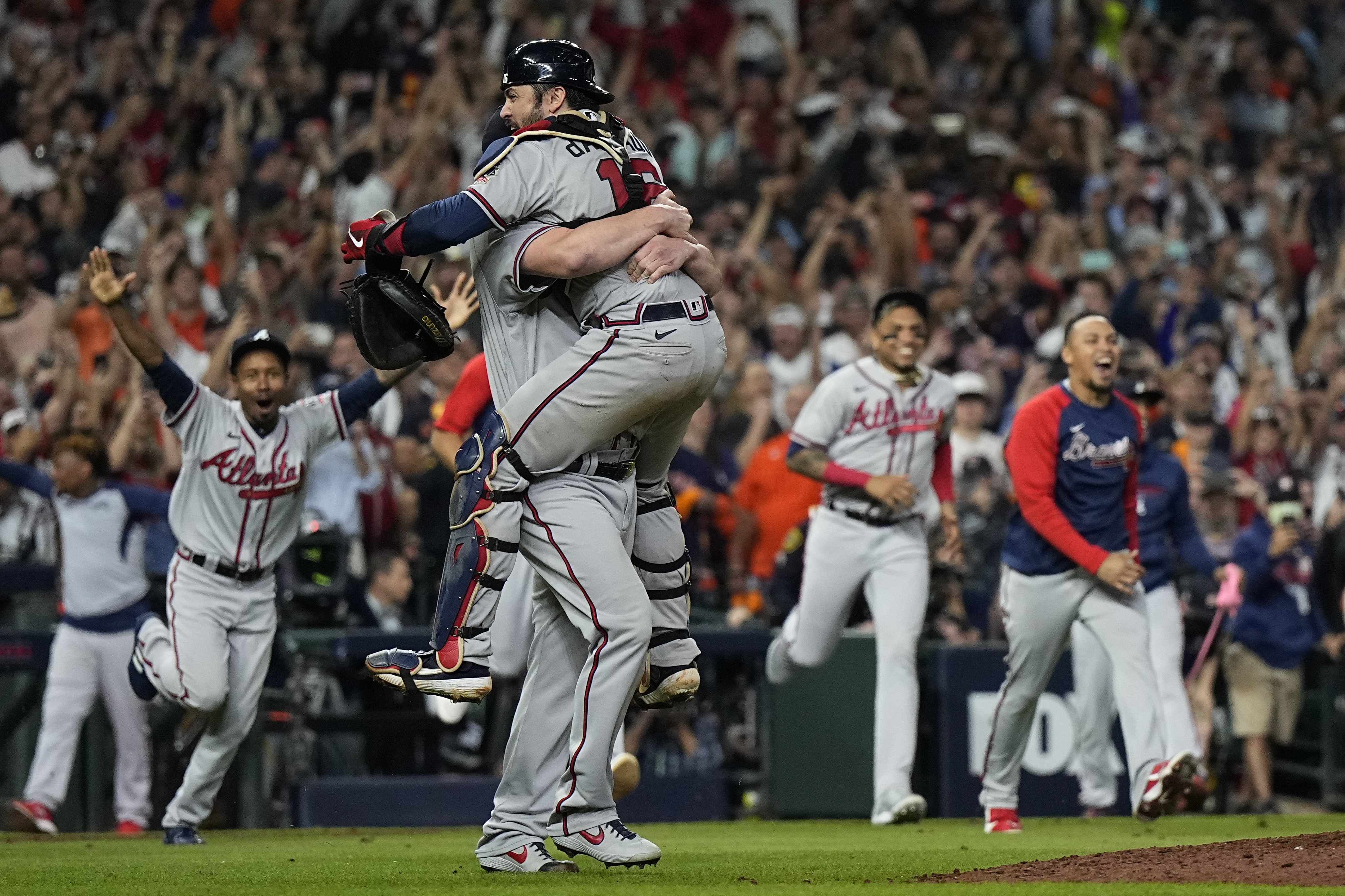 Braves win 1st World Series crown since 1995, rout Astros